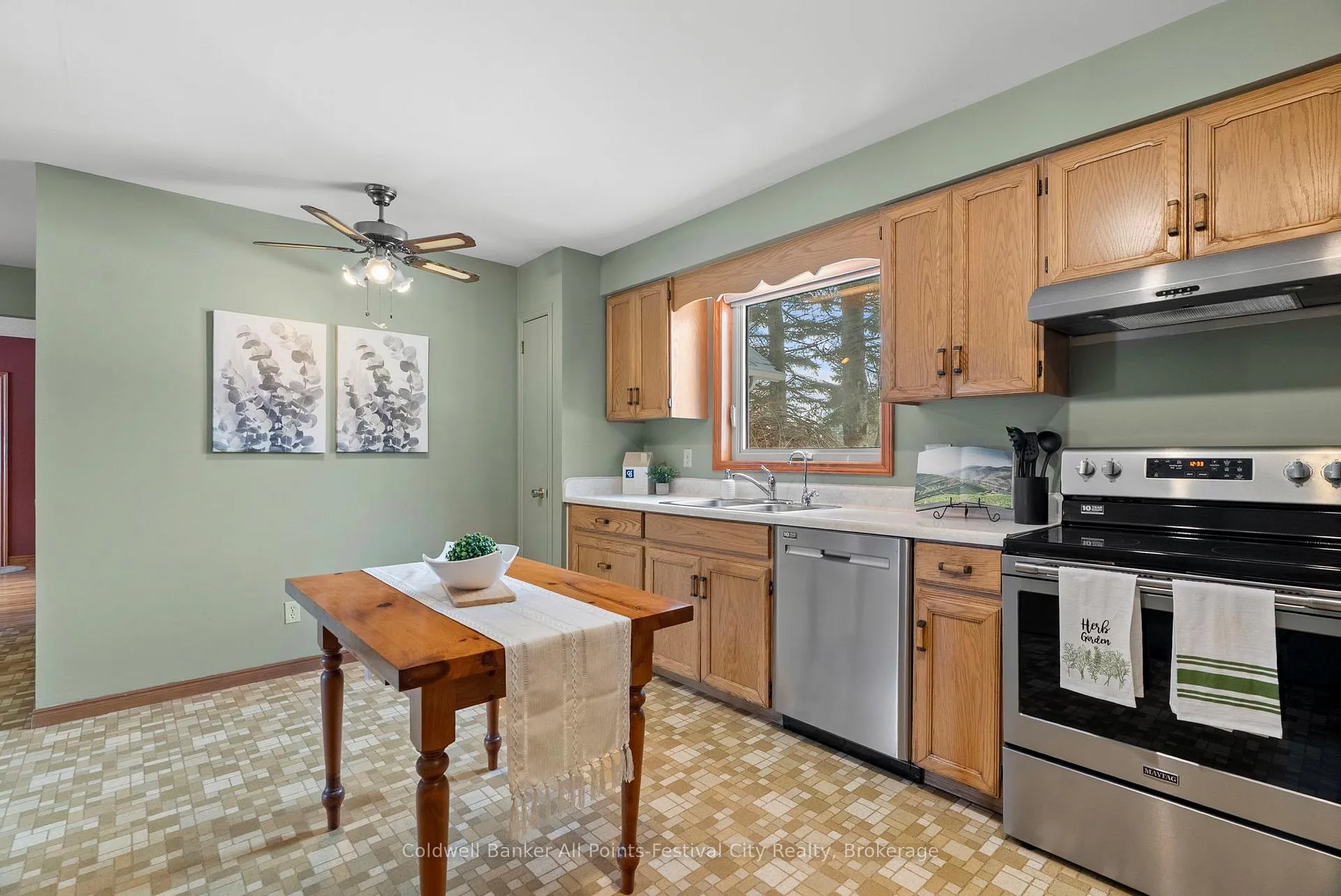 Photo 13 of 81287 Colborne Place, Goderich, Goderich (Town) — HOMEH
