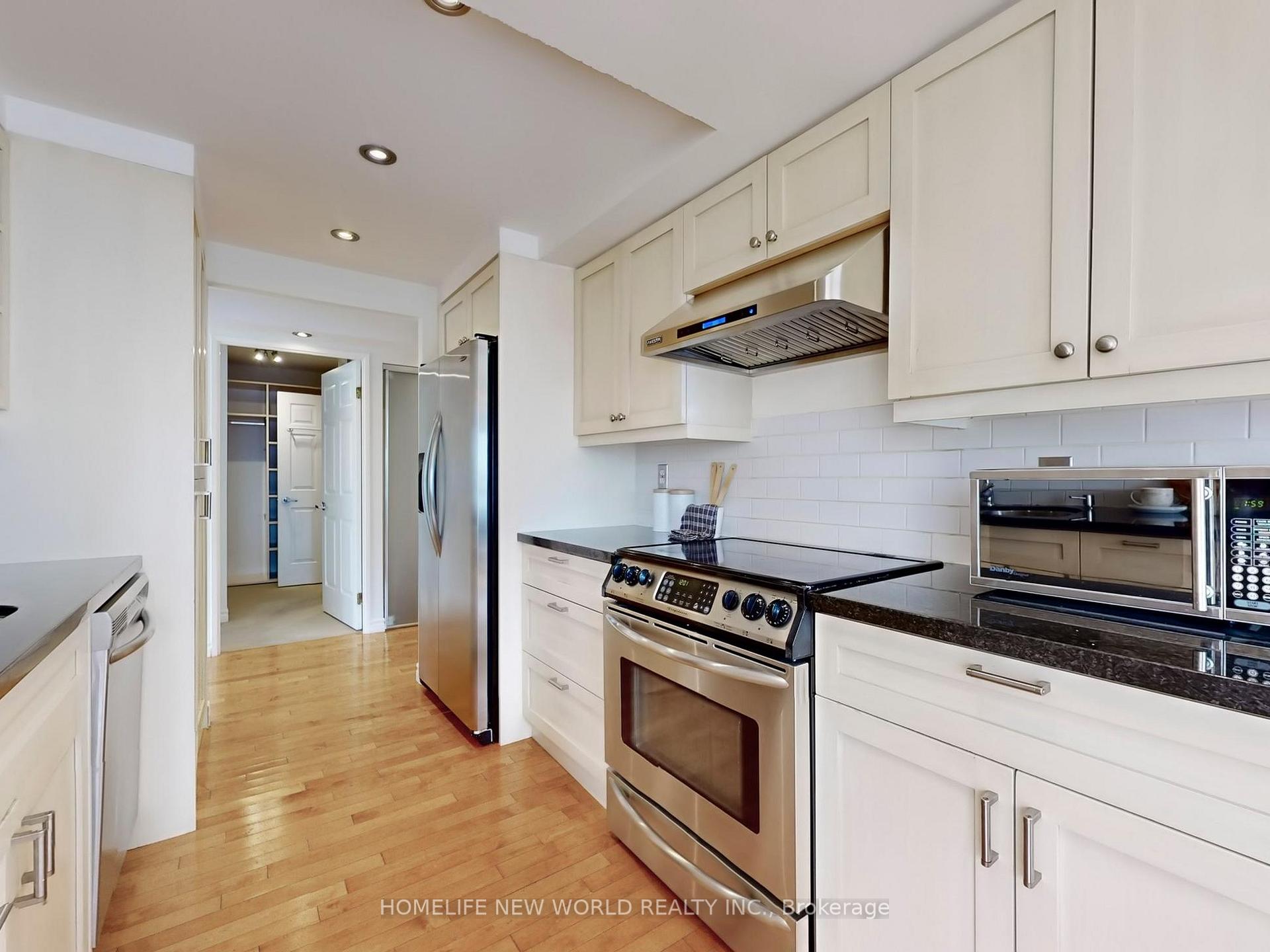 Photo 8 of Unit 1206, 7 Carlton Street, Toronto, Church-Yonge Corridor — HOMEH