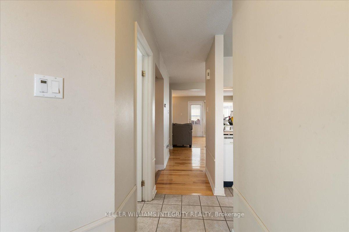 Photo 3 of 1798 Stonehenge Crescent, Ottawa, Pineview — HOMEH
