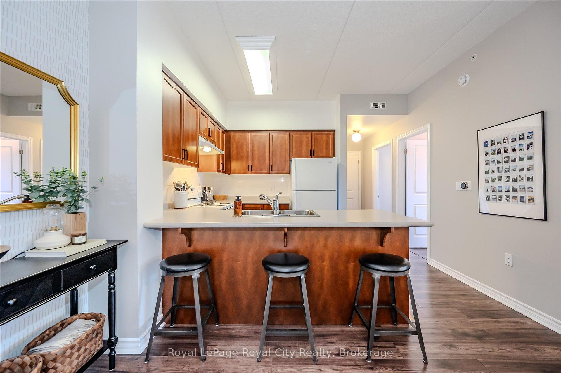 Photo 13 of Unit 123, 1077 Gordon Street, Guelph, Kortright West — HOMEH