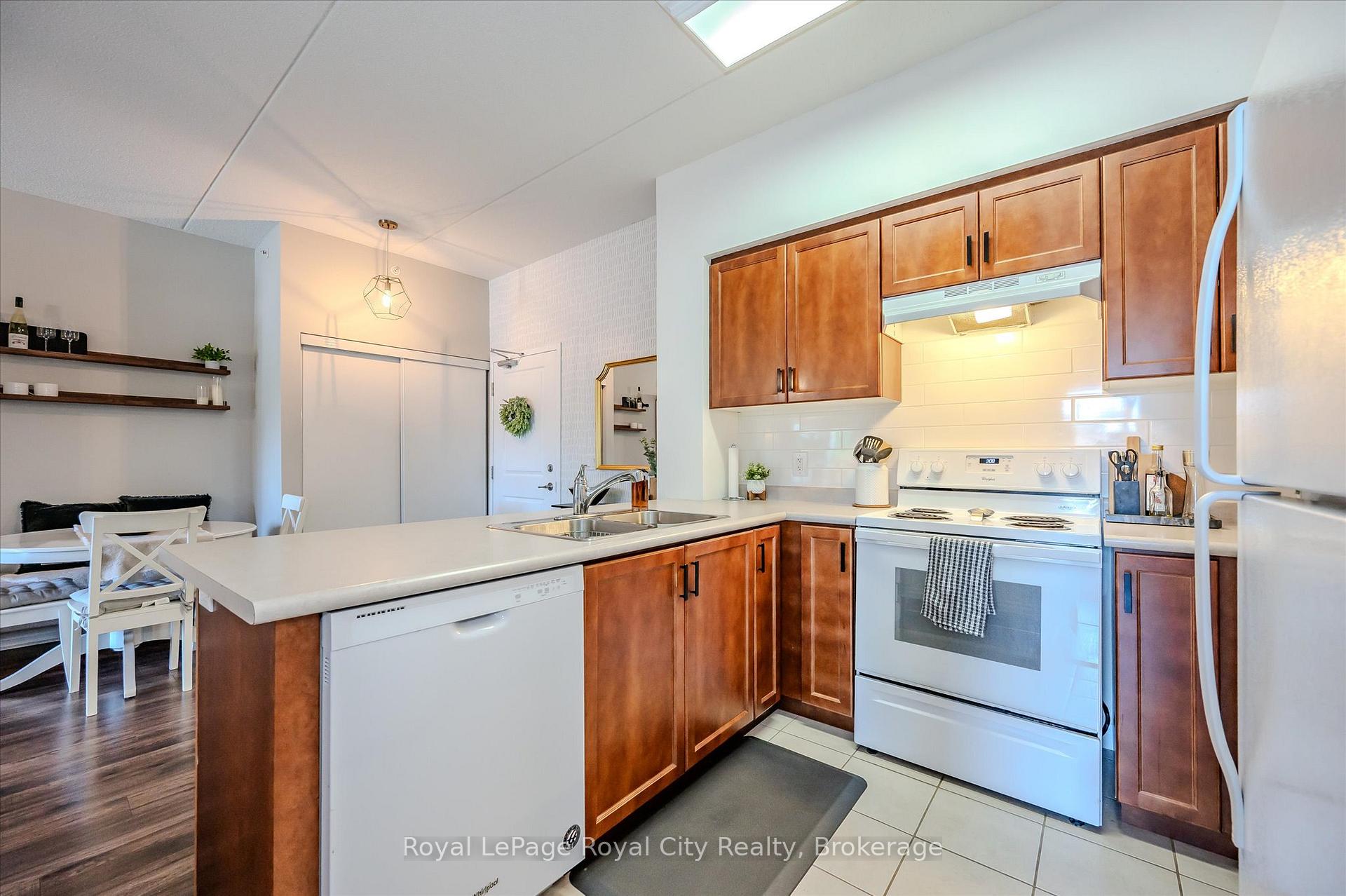 Photo 16 of Unit 123, 1077 Gordon Street, Guelph, Kortright West — HOMEH
