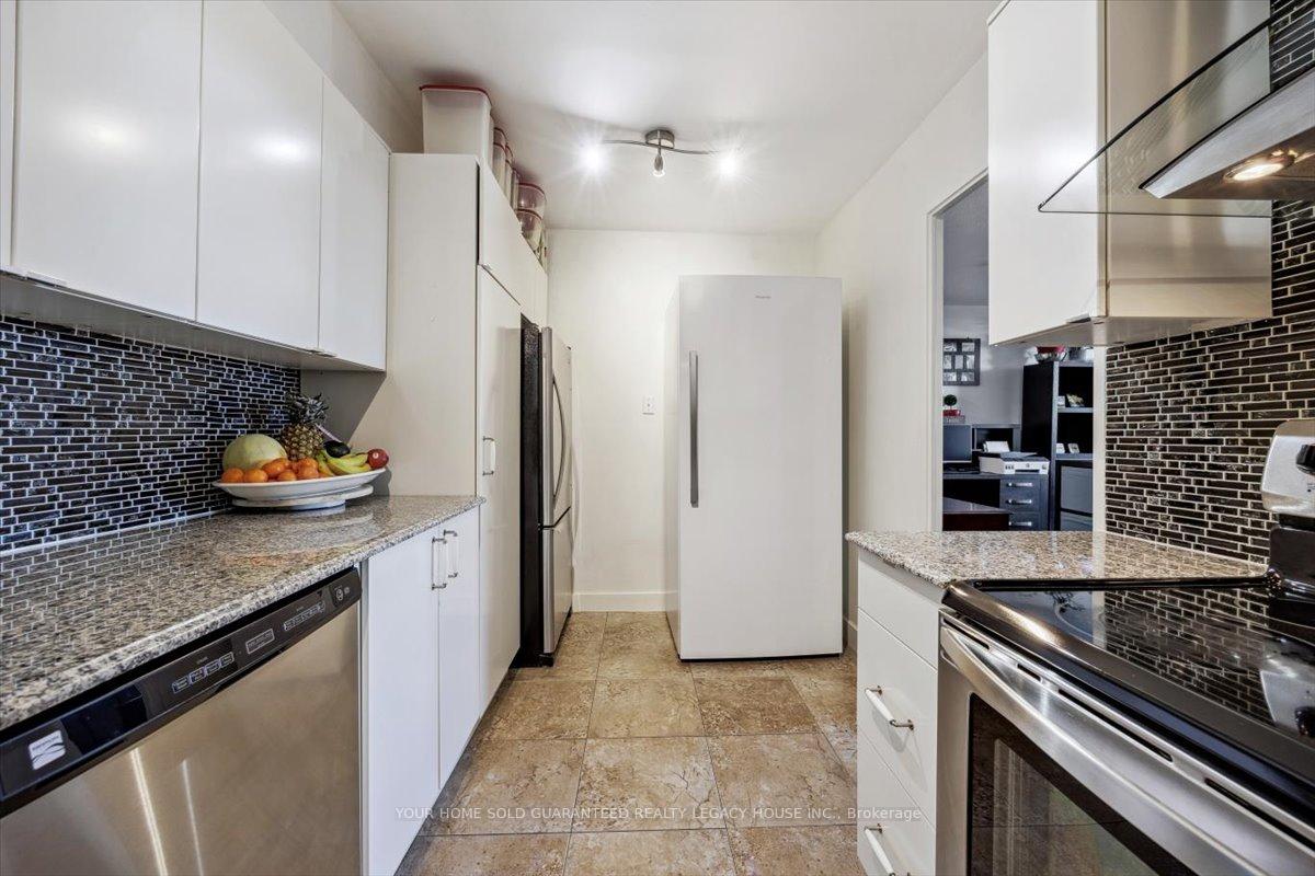 Photo 2 of Unit 607, 130 Neptune Drive, Toronto, Englemount-Lawrence — HOMEH
