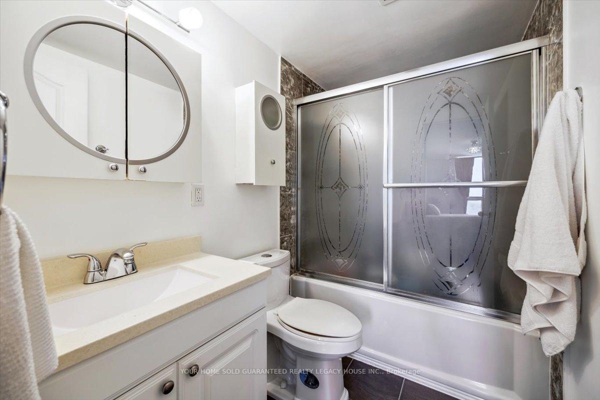 Photo 8 of Unit 607, 130 Neptune Drive, Toronto, Englemount-Lawrence — HOMEH