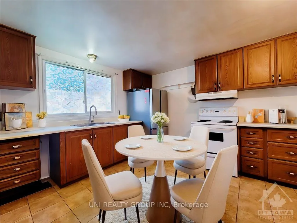 Photo 4 of Unit D, 1468 Heatherington Road, Ottawa, Heron Gate/Industrial Park — HOMEH