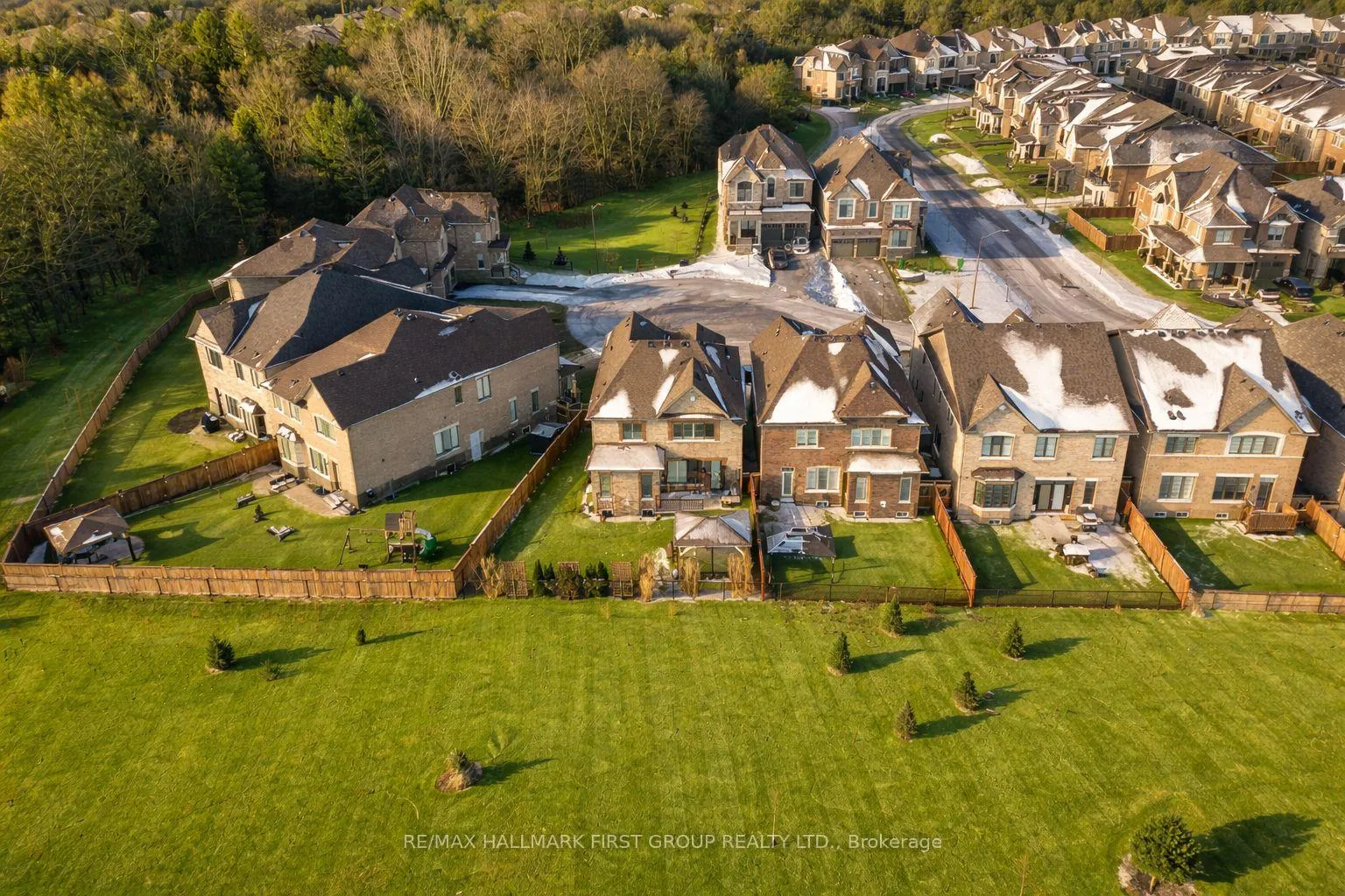 Photo 2 of 20 Capstan Court, Whitby, Lynde Creek — HOMEH