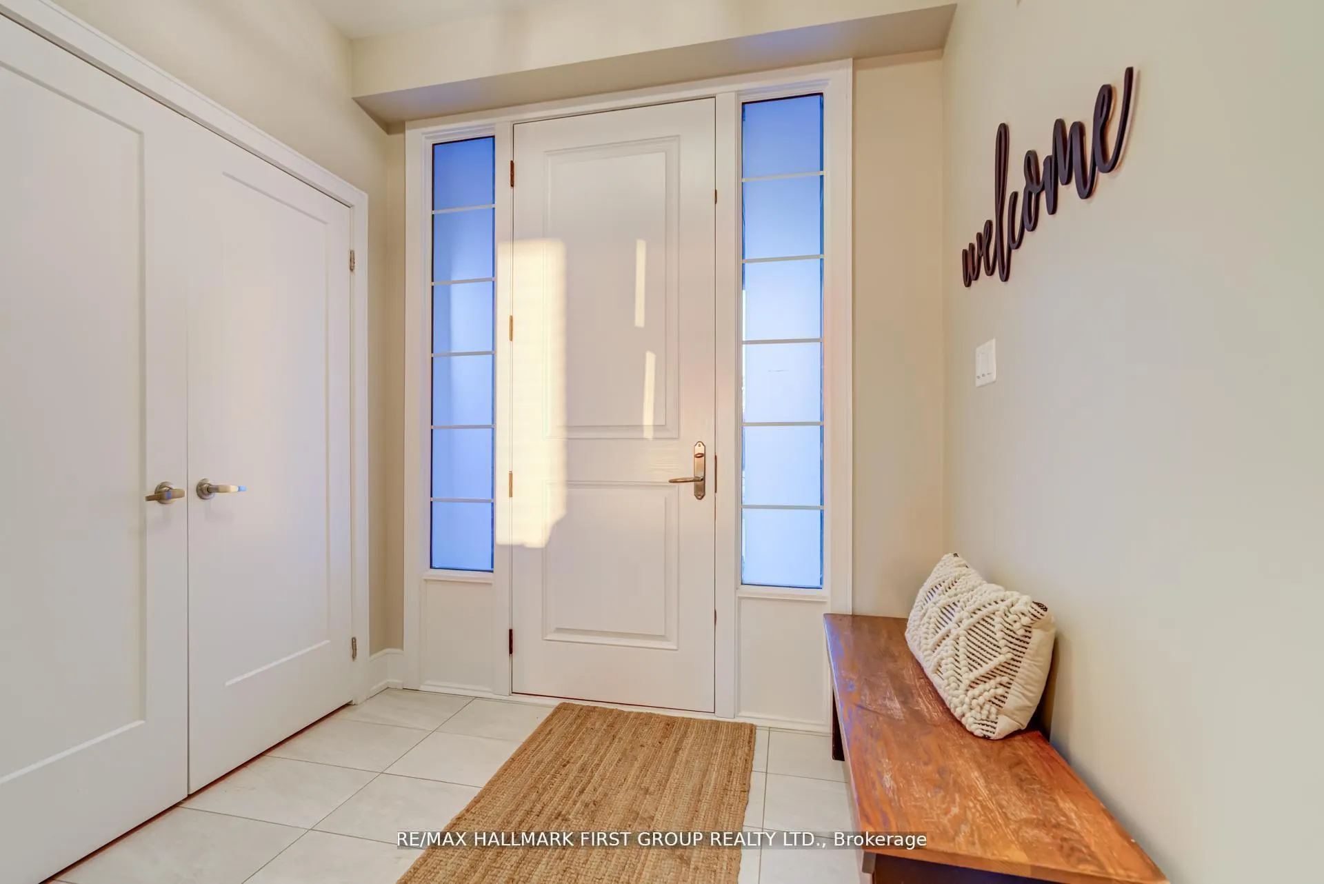 Photo 3 of 20 Capstan Court, Whitby, Lynde Creek — HOMEH