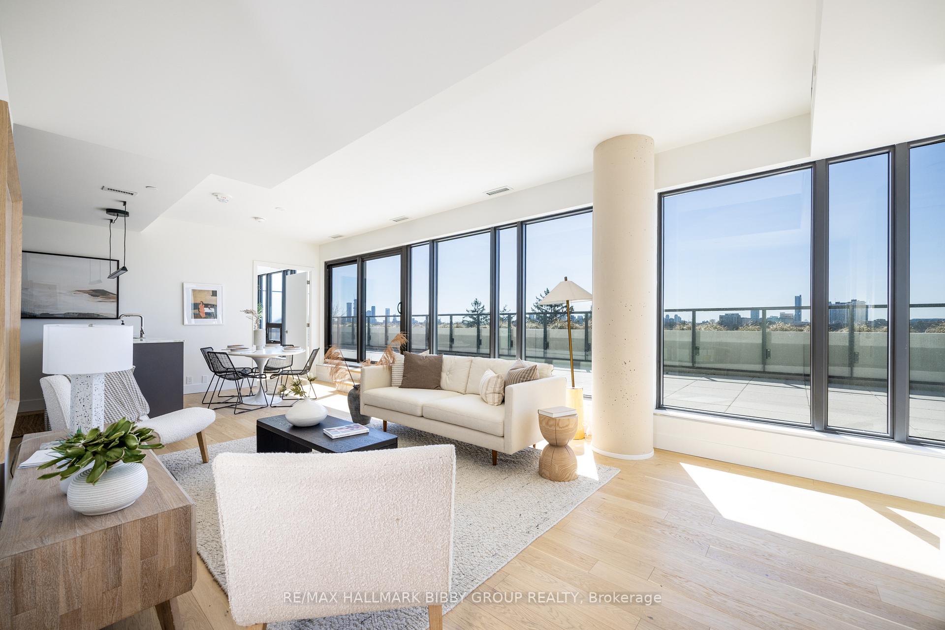 Front of Unit 701, 1414 Bayview Avenue