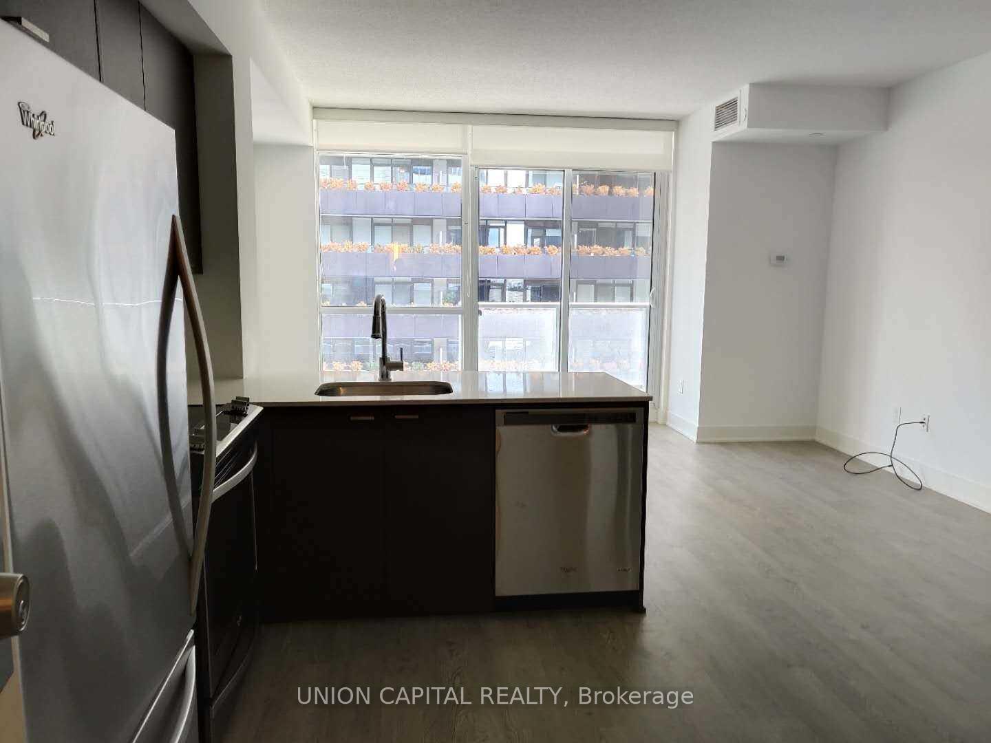 Photo 3 of Unit 504, 30 Roehampton Avenue, Toronto, Mount Pleasant West — HOMEH