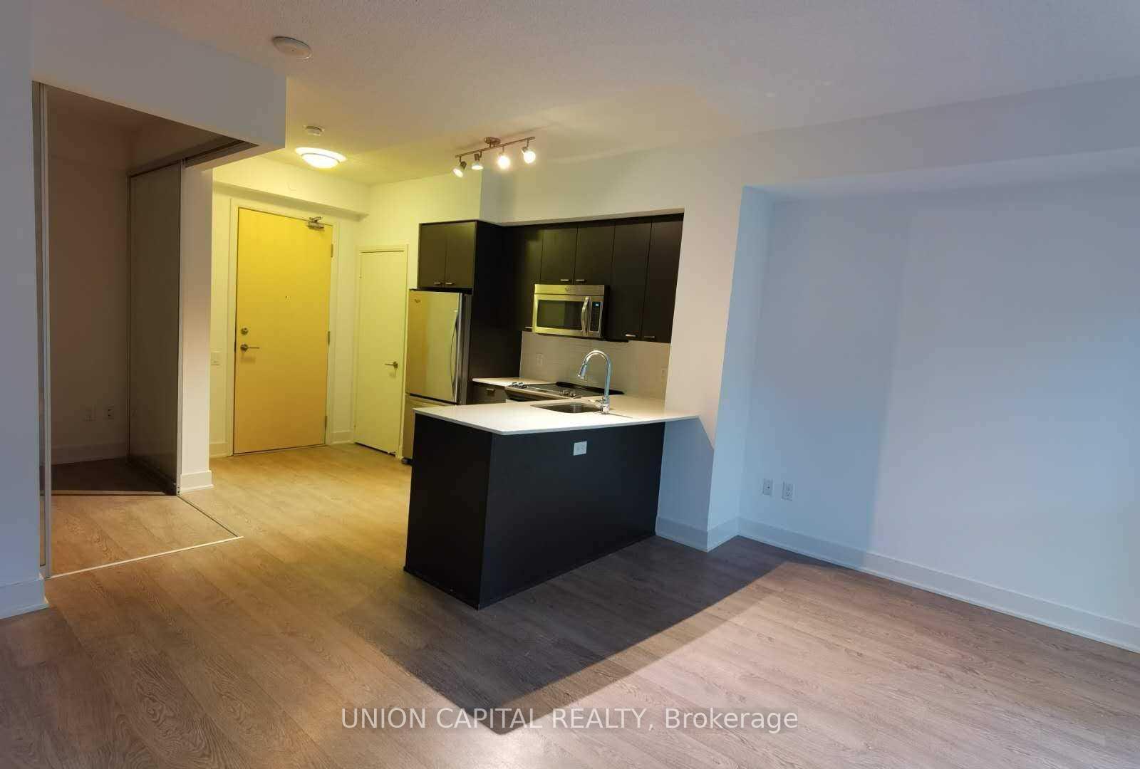 Photo 4 of Unit 504, 30 Roehampton Avenue, Toronto, Mount Pleasant West — HOMEH