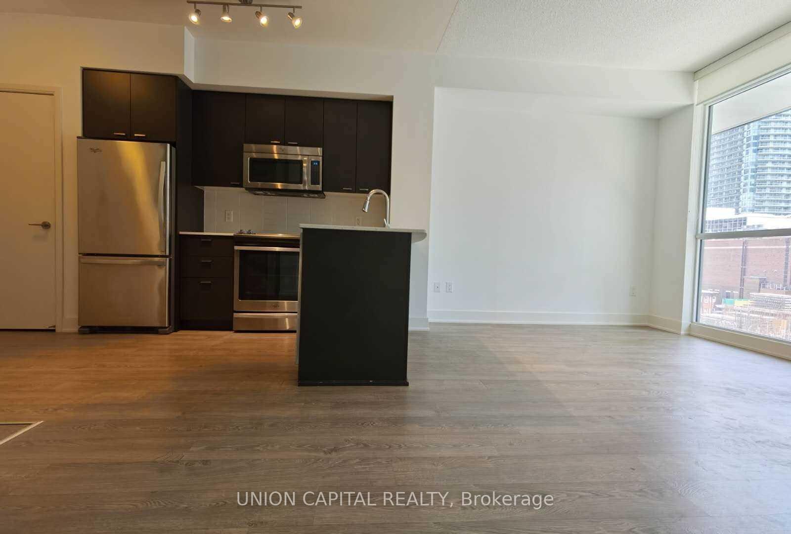 Photo 5 of Unit 504, 30 Roehampton Avenue, Toronto, Mount Pleasant West — HOMEH