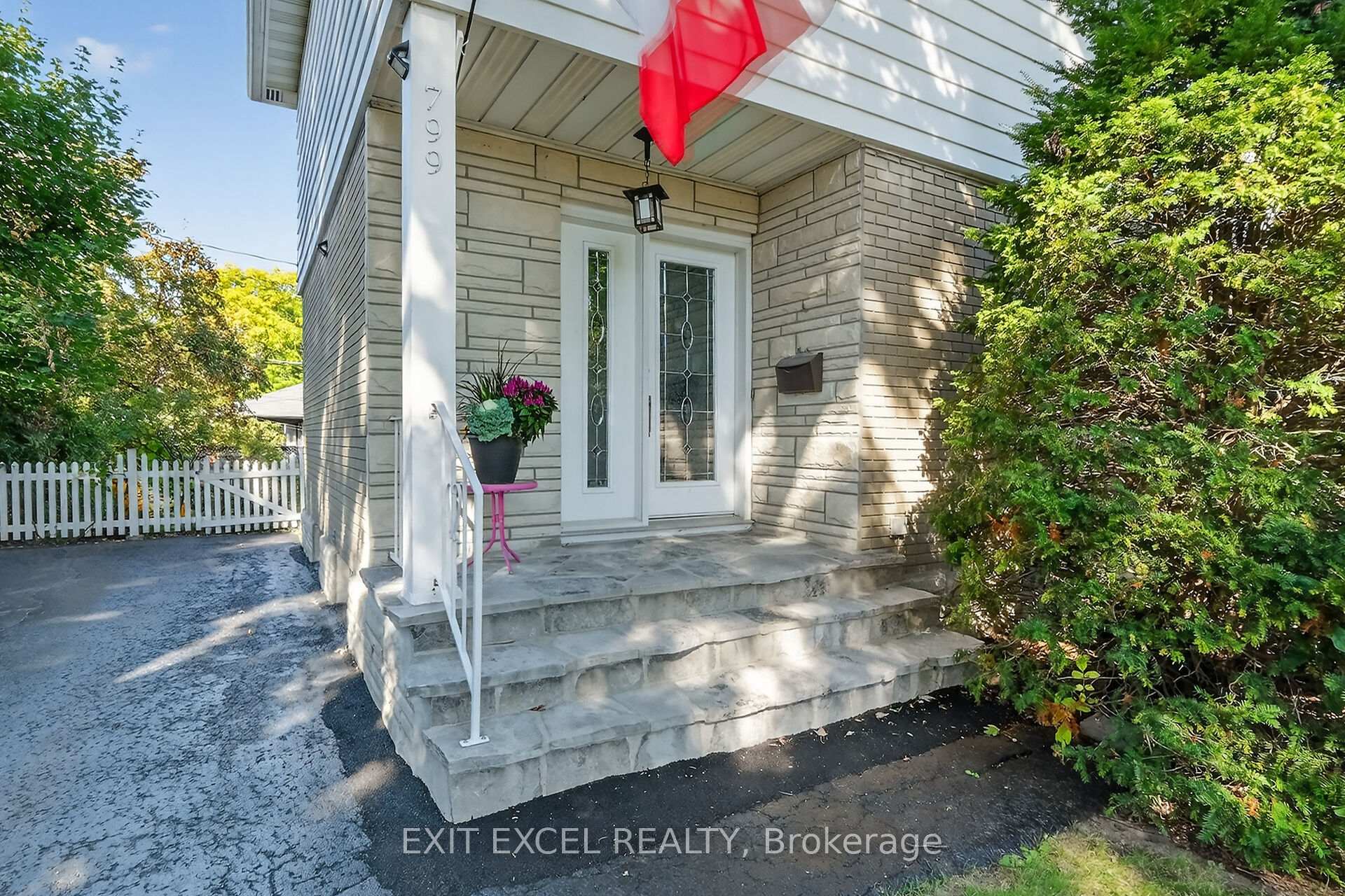 Photo 2 of 799 Quinlan Road, Ottawa, Elmvale Acres — HOMEH