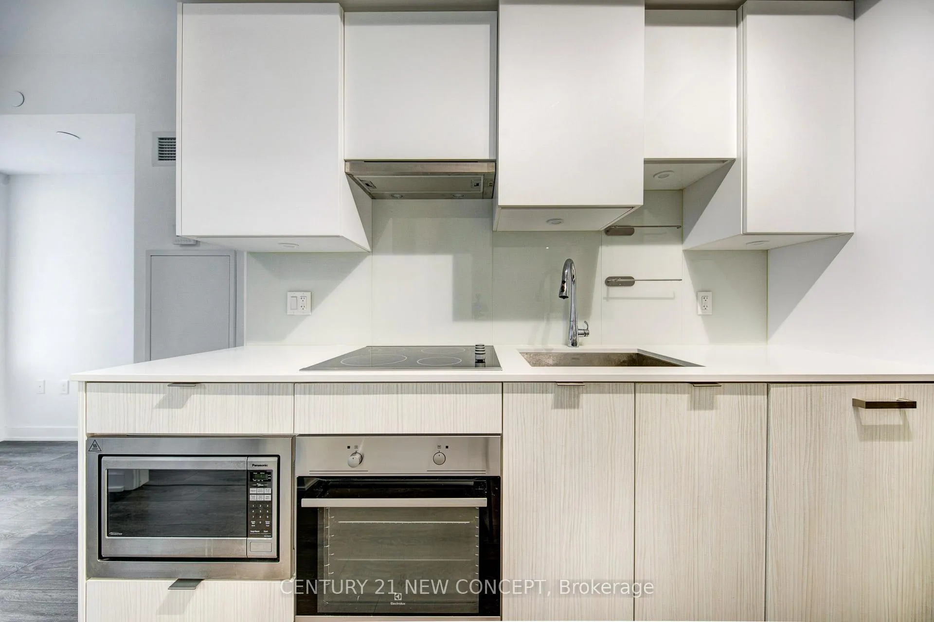Photo 3 of Unit 3305, 99 Broadway Avenue, Toronto, Mount Pleasant West — HOMEH