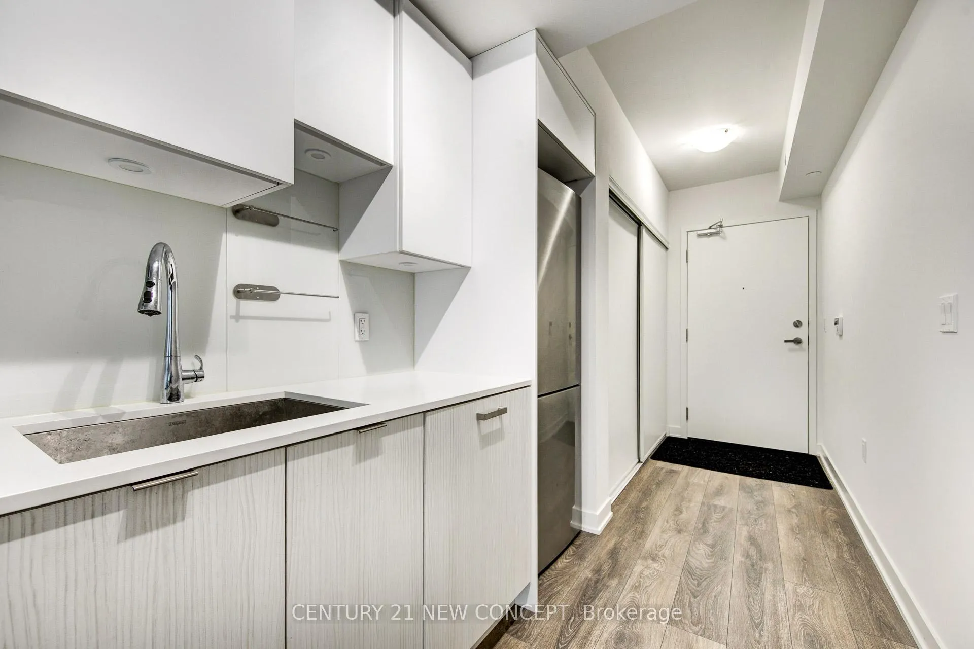 Photo 8 of Unit 3305, 99 Broadway Avenue, Toronto, Mount Pleasant West — HOMEH