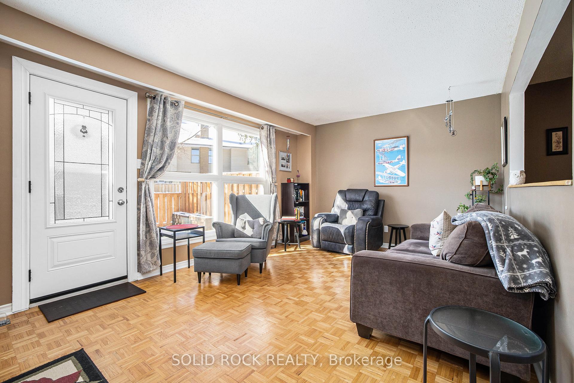 Photo 2 of 13 Carmichael Court, Ottawa, Kanata - Beaverbrook — HOMEH