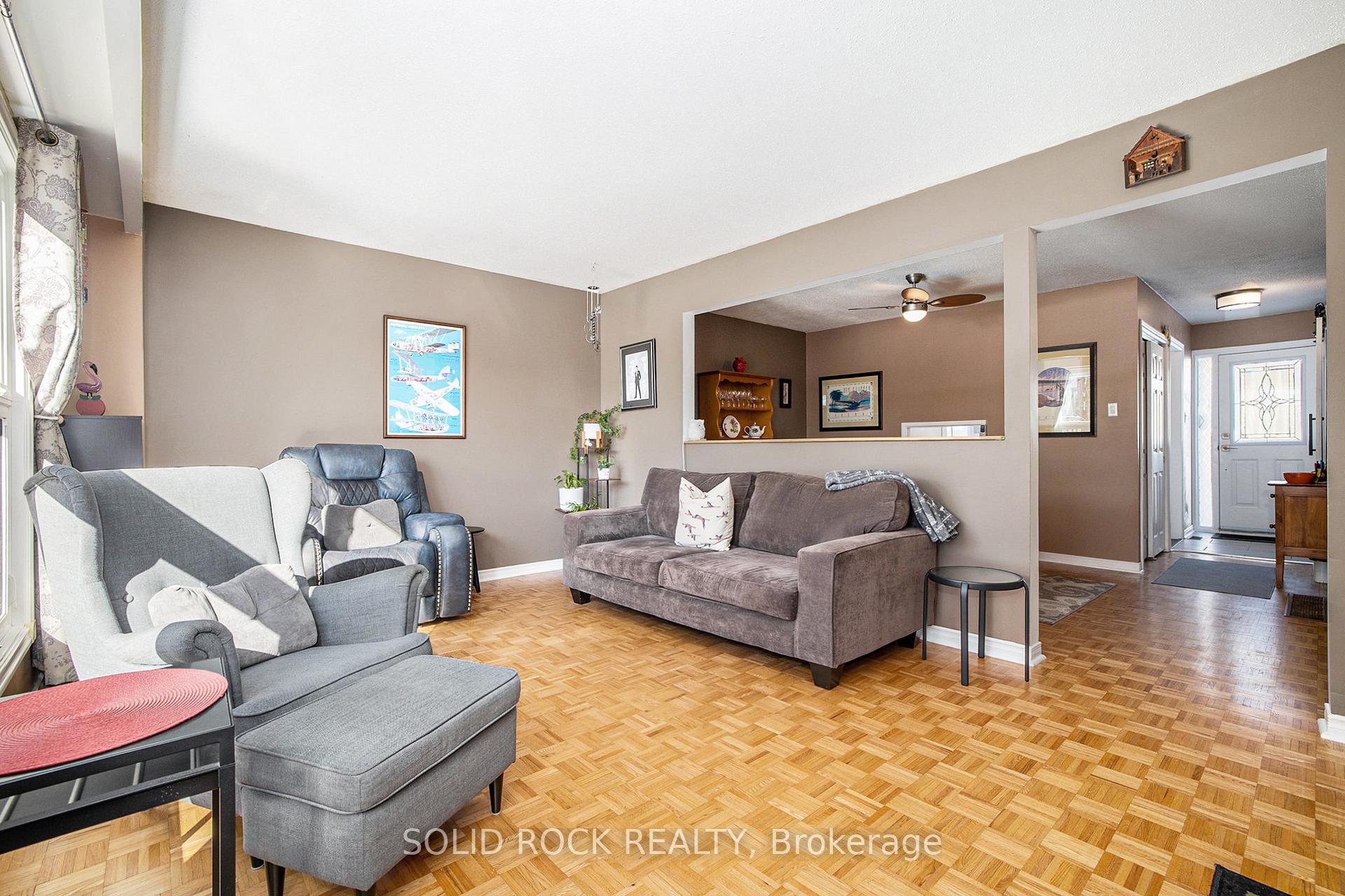 Photo 4 of 13 Carmichael Court, Ottawa, Kanata - Beaverbrook — HOMEH