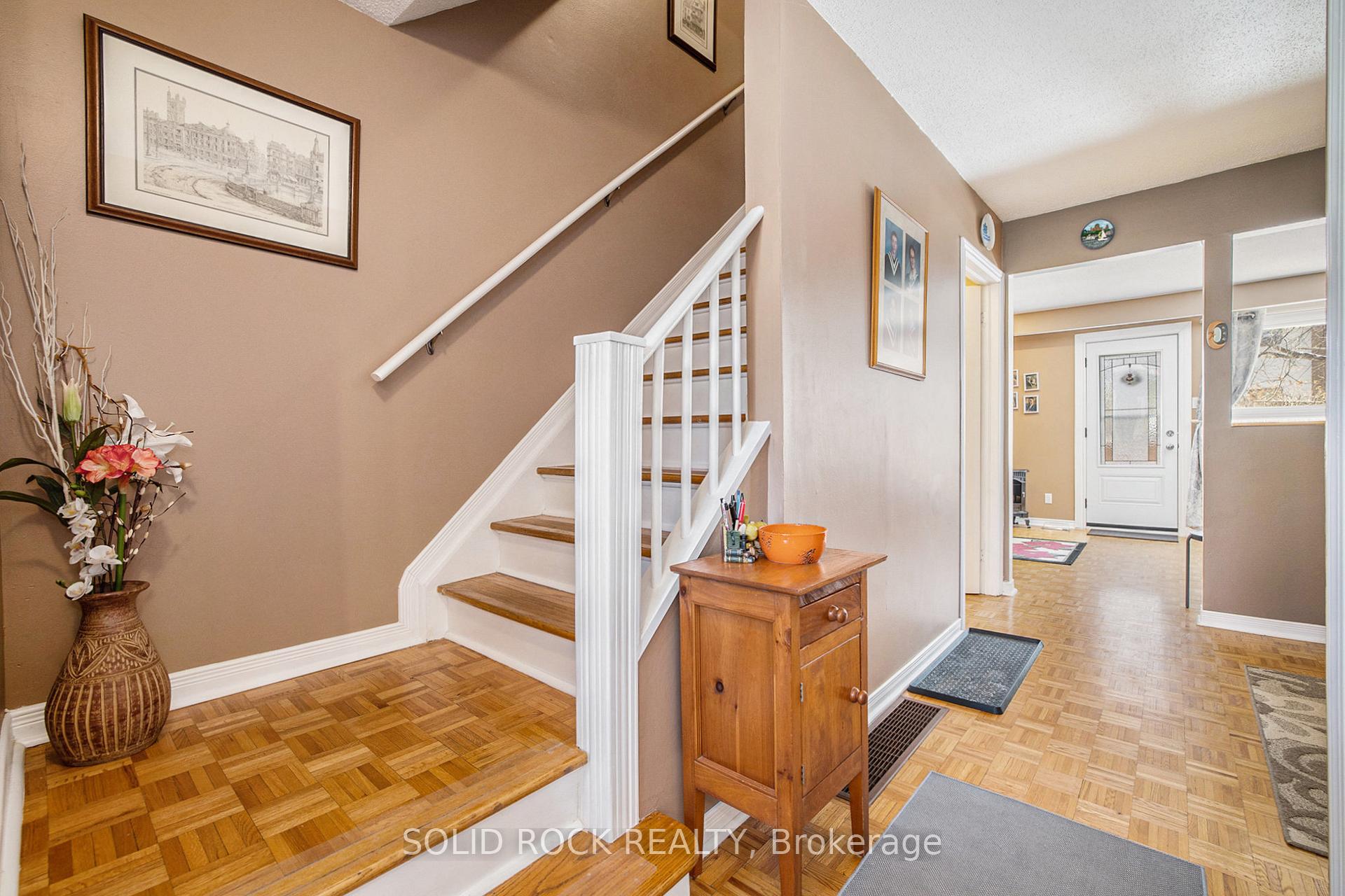Photo 5 of 13 Carmichael Court, Ottawa, Kanata - Beaverbrook — HOMEH