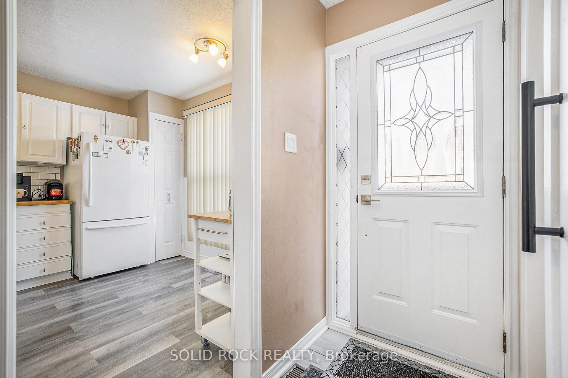 Photo 6 of 13 Carmichael Court, Ottawa, Kanata - Beaverbrook — HOMEH