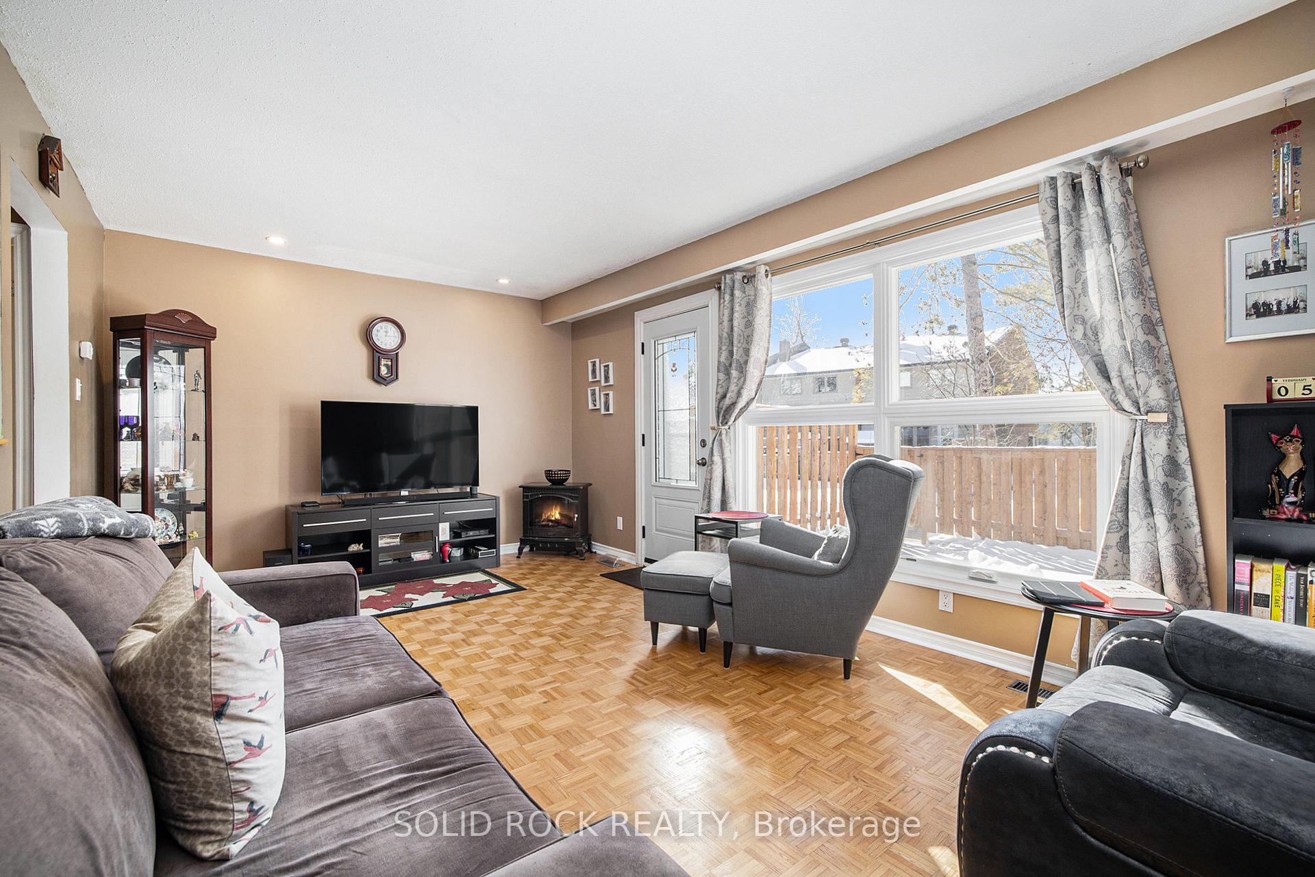Photo 7 of 13 Carmichael Court, Ottawa, Kanata - Beaverbrook — HOMEH