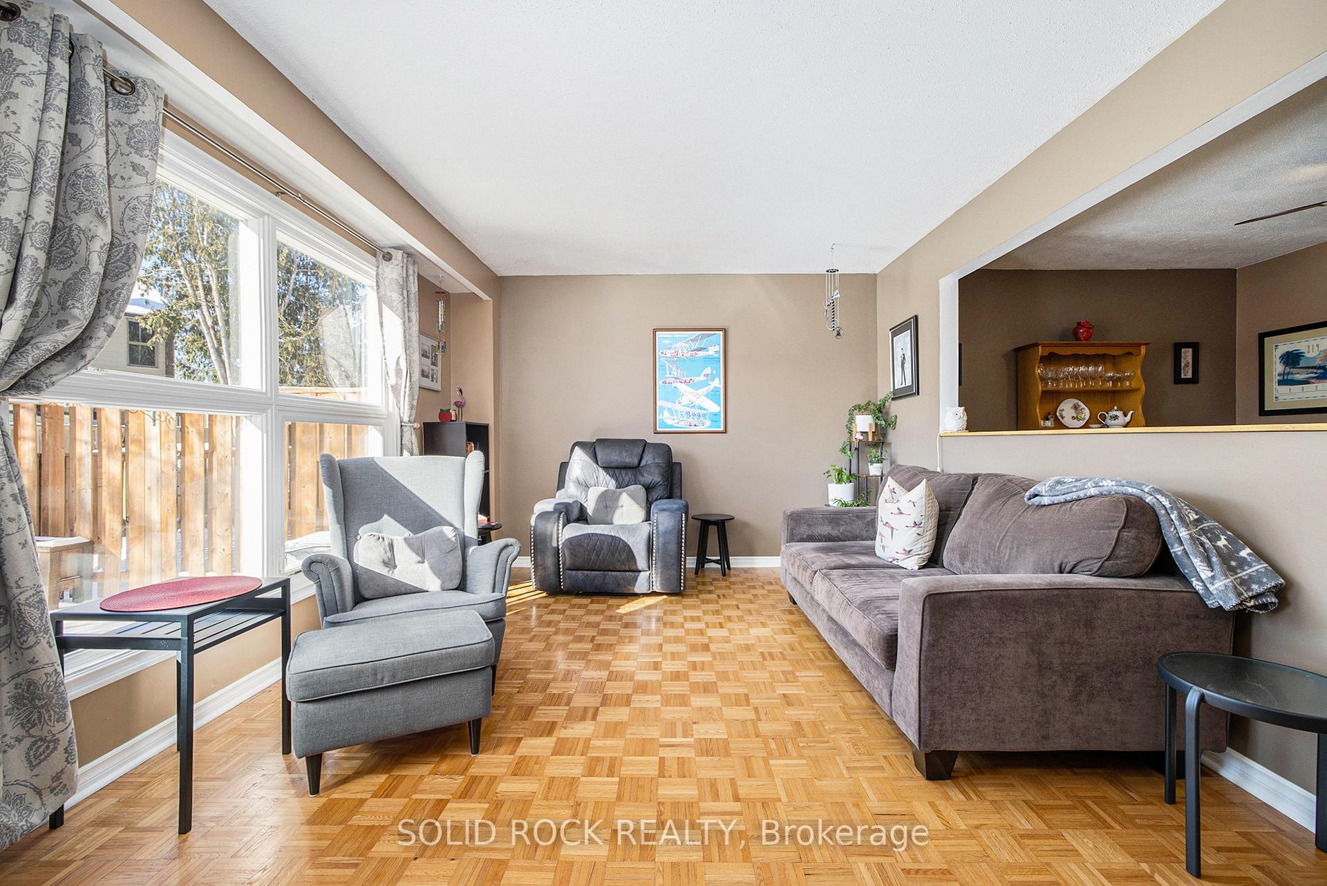 Photo 8 of 13 Carmichael Court, Ottawa, Kanata - Beaverbrook — HOMEH