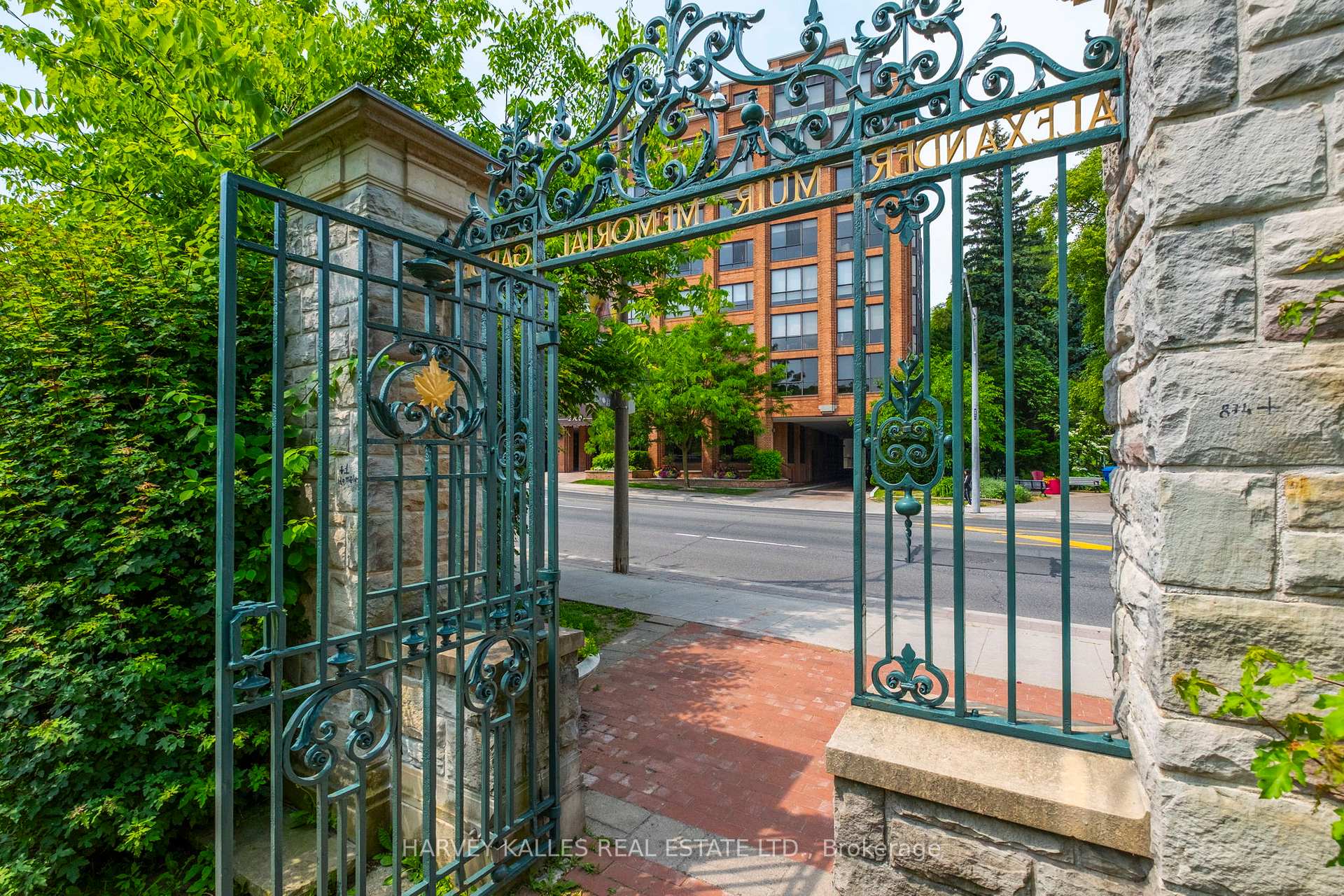 Photo 4 of Unit 702, 2900 Yonge Street, Toronto, Lawrence Park South — HOMEH