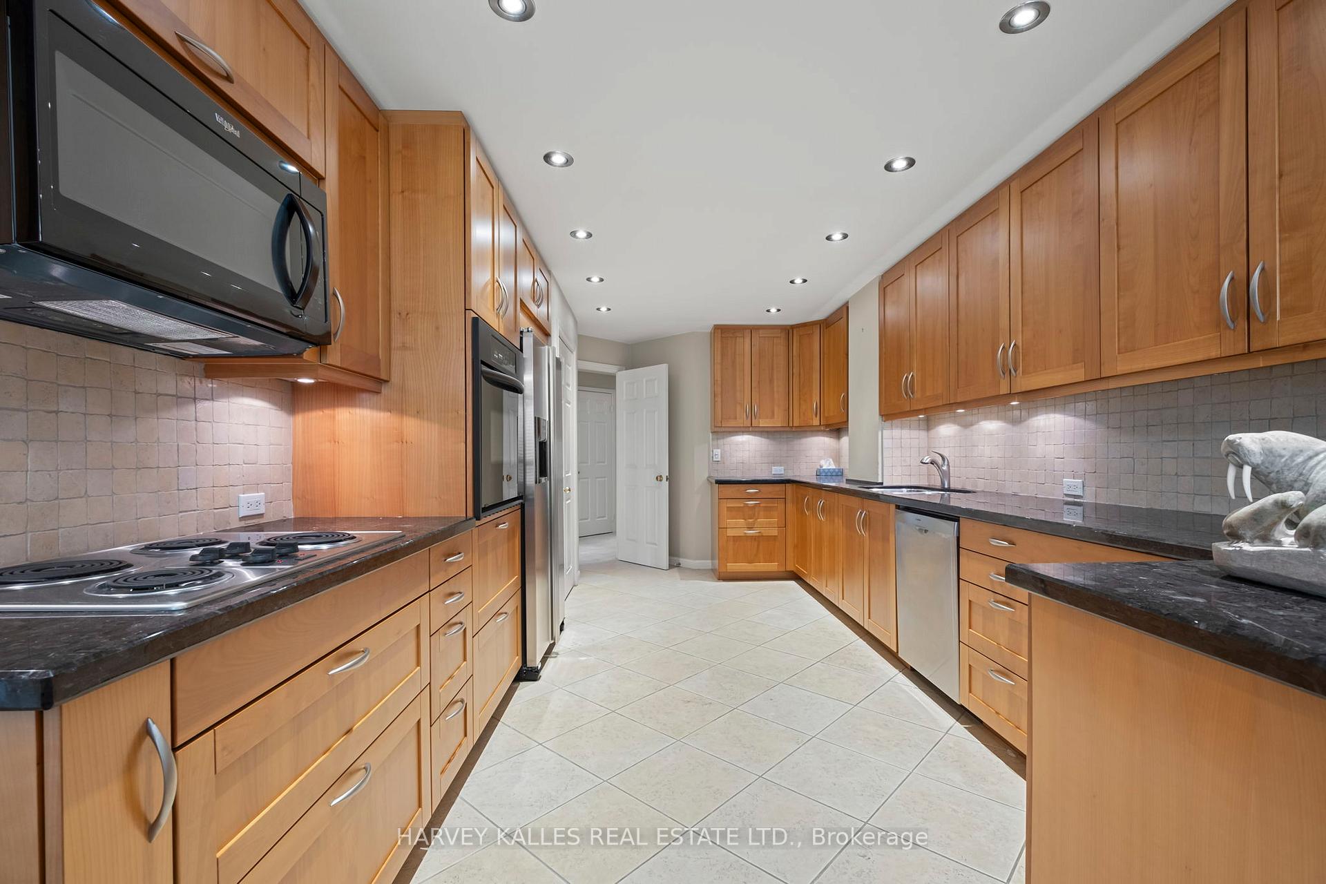 Photo 20 of Unit 702, 2900 Yonge Street, Toronto, Lawrence Park South — HOMEH