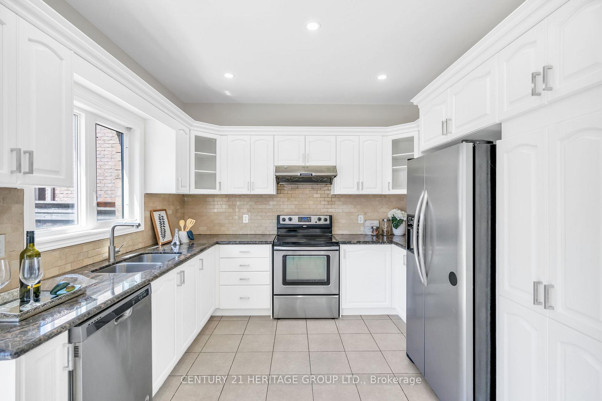 Photo 12 of 406 Mavrinac Boulevard, Aurora, Bayview Northeast — HOMEH
