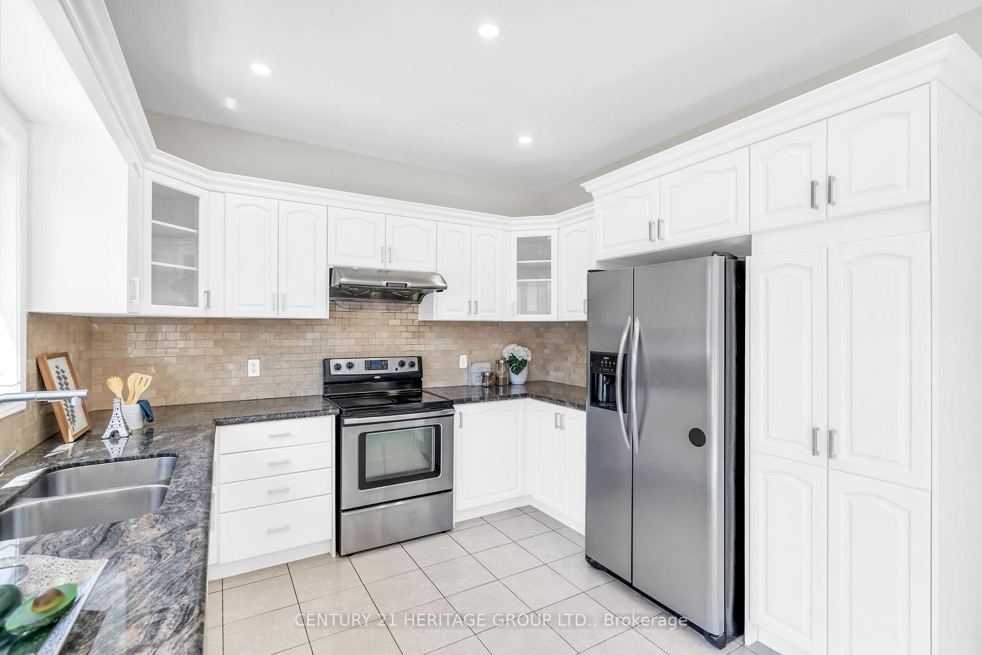 Photo 8 of 406 Mavrinac Boulevard, Aurora, Bayview Northeast — HOMEH