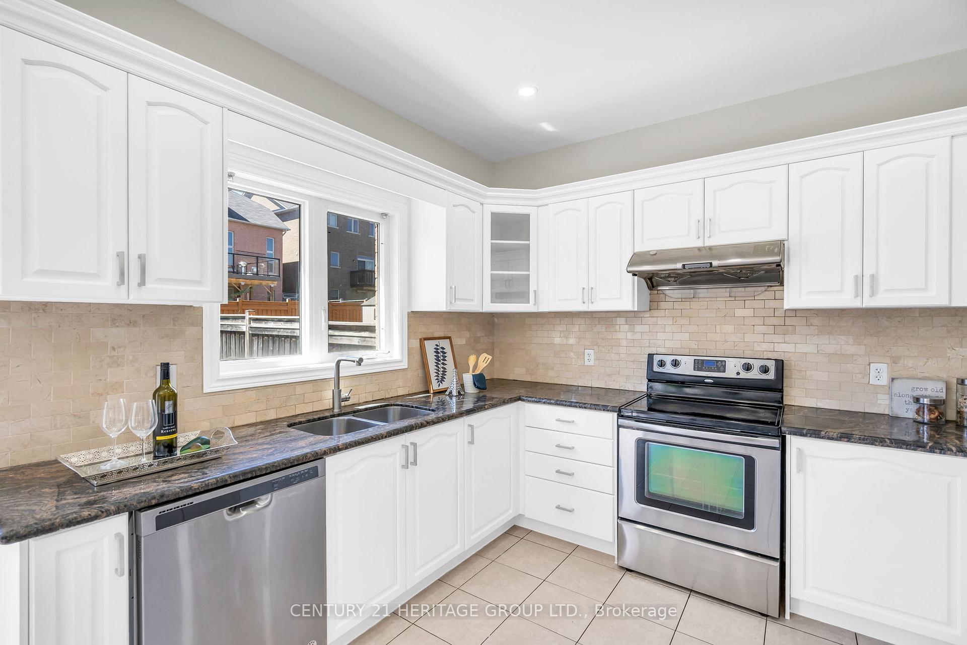 Photo 10 of 406 Mavrinac Boulevard, Aurora, Bayview Northeast — HOMEH
