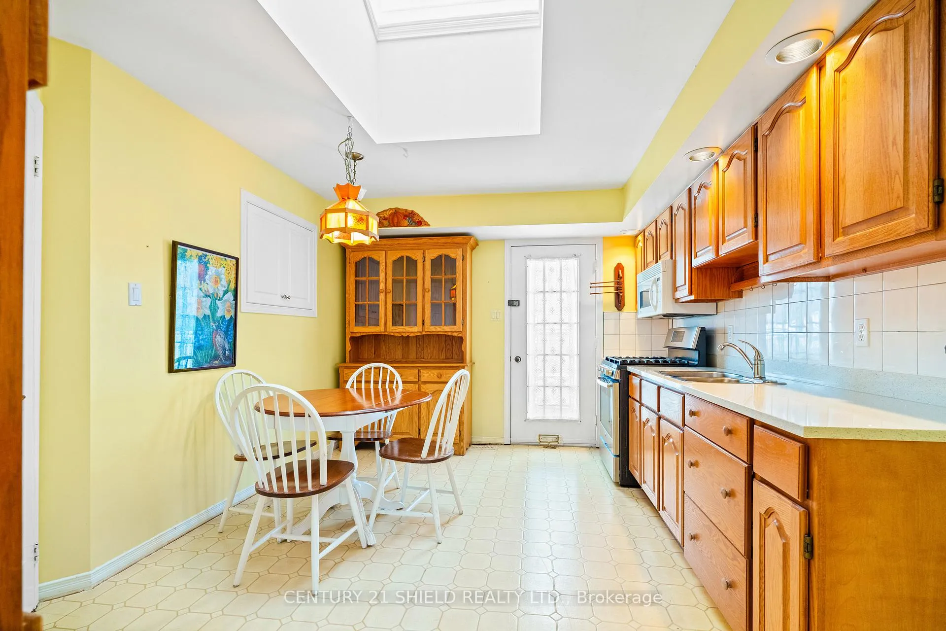 Photo 25 of 34 Wellington Street E, Cornwall — HOMEH