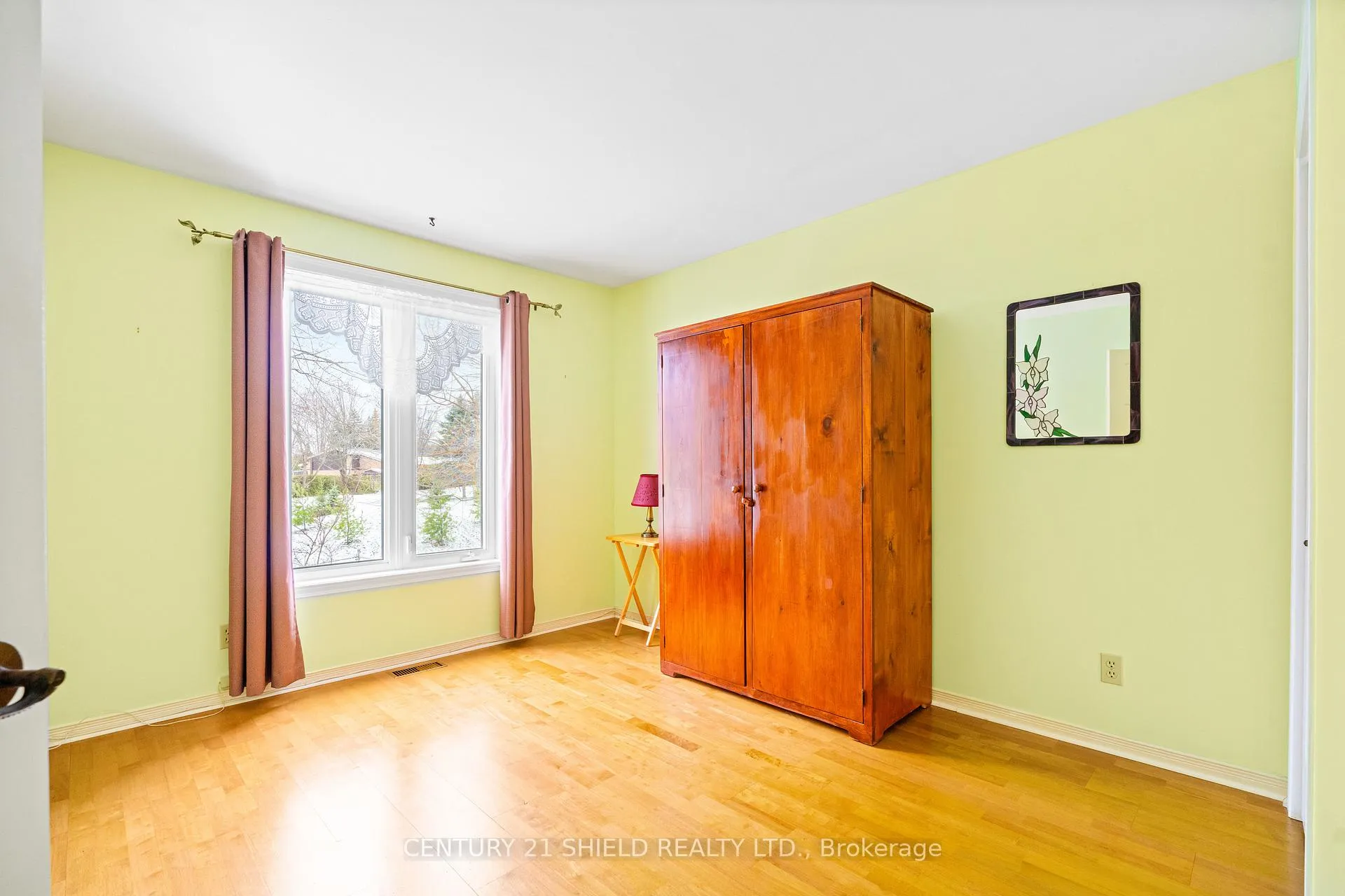 Photo 33 of 34 Wellington Street E, Cornwall — HOMEH