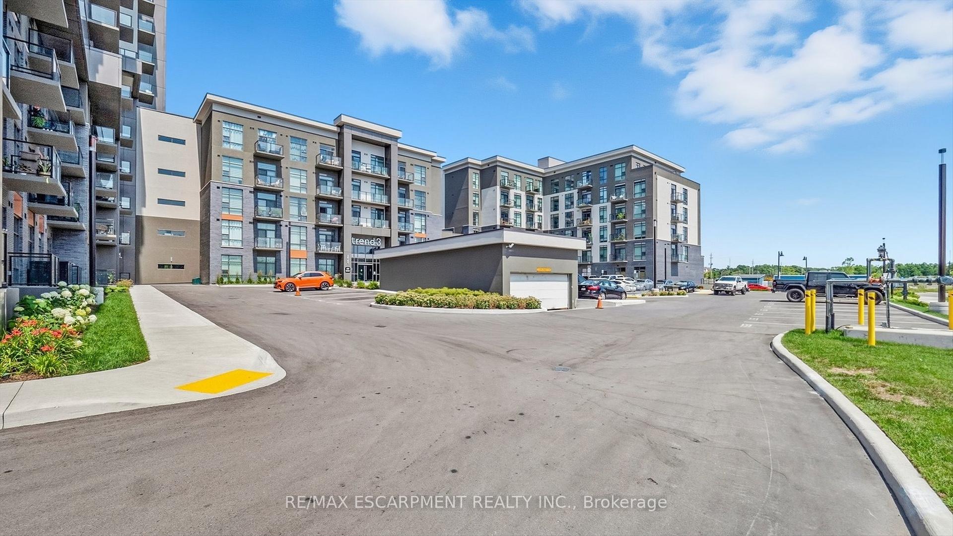 Front of Unit 613, 470 Dundas Street E