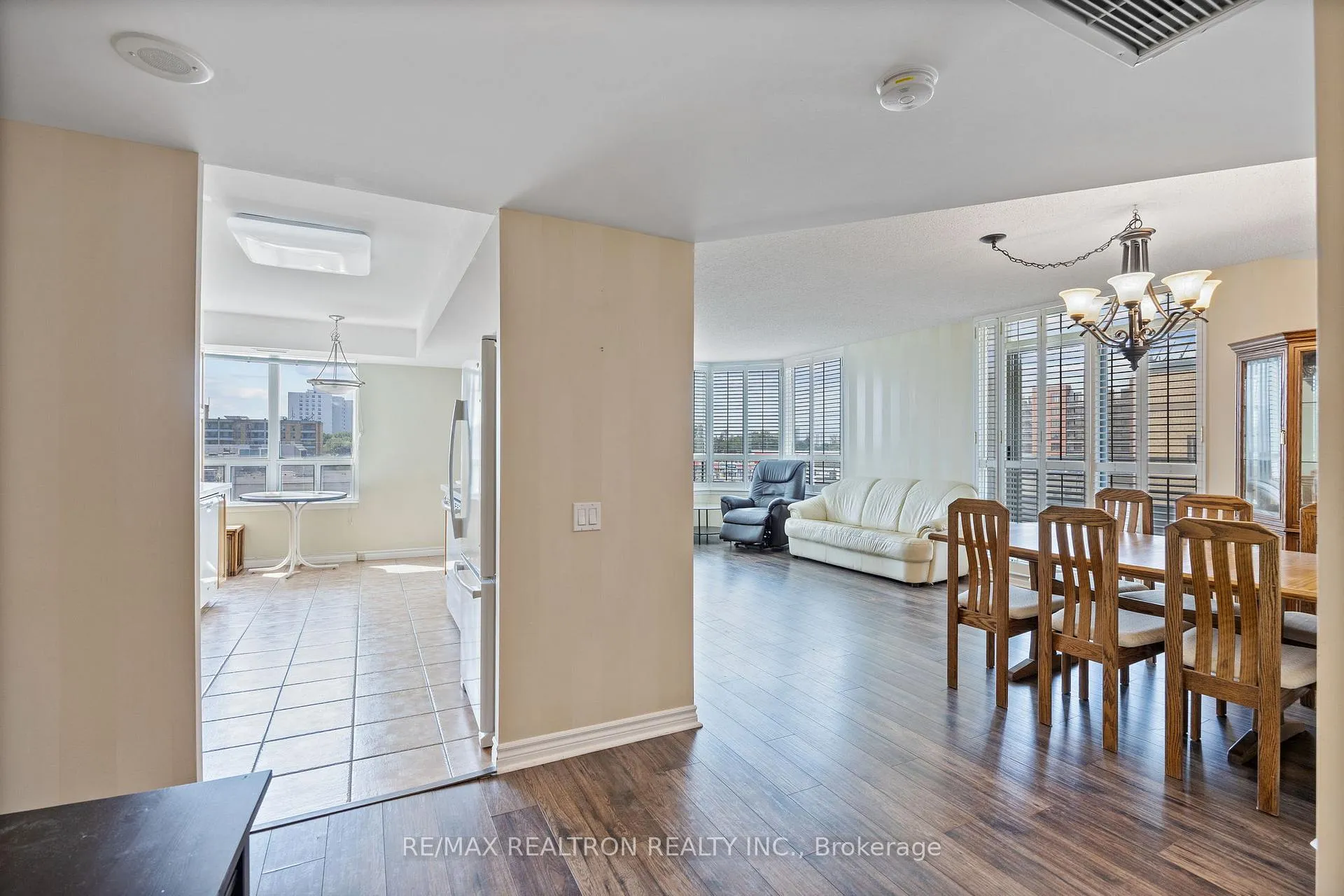 Photo 3 of Unit 504, 8 Covington Road, Toronto, Englemount-Lawrence — HOMEH