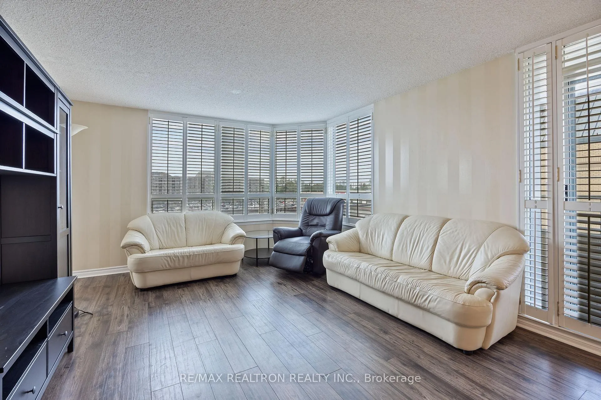 Photo 4 of Unit 504, 8 Covington Road, Toronto, Englemount-Lawrence — HOMEH