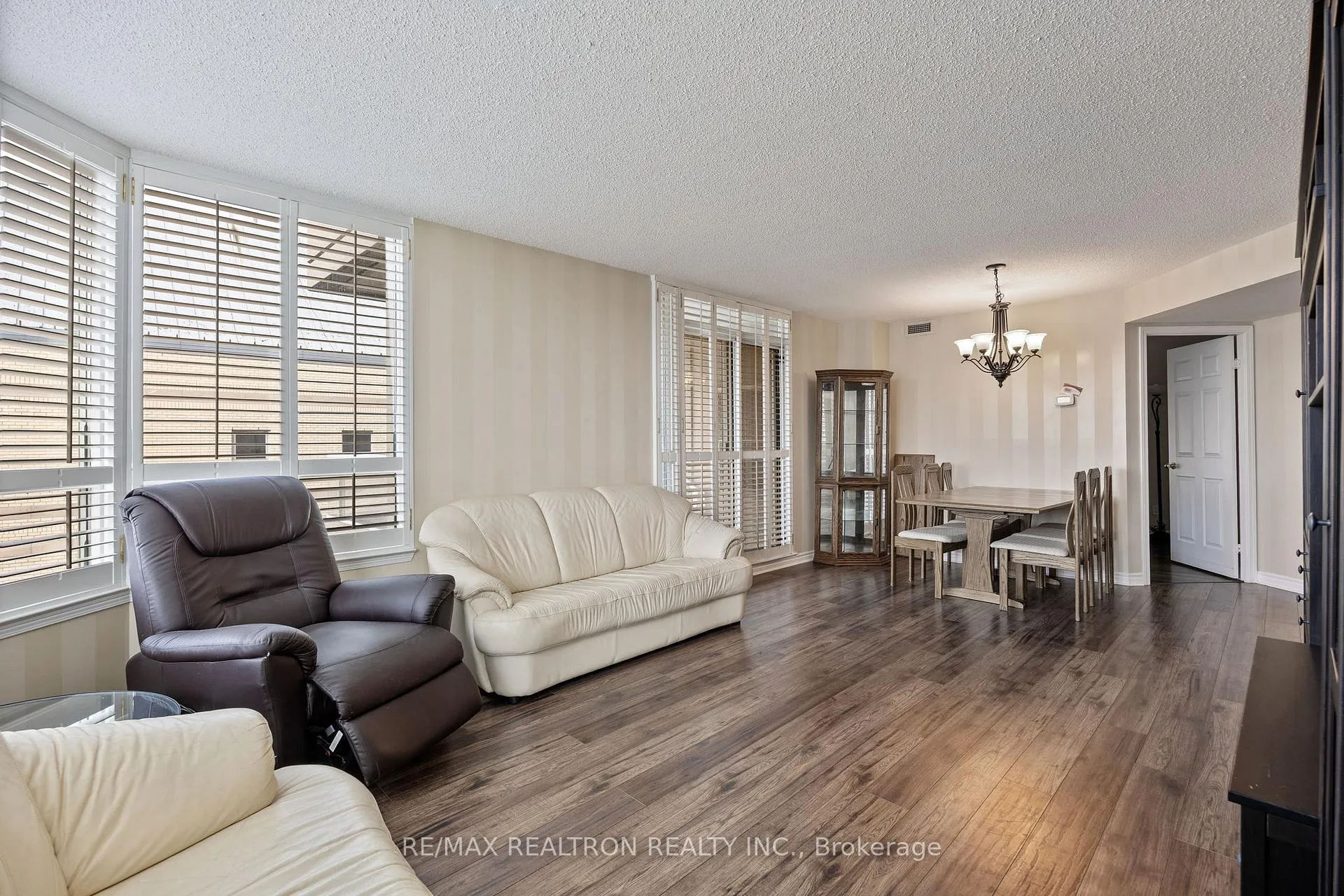 Photo 5 of Unit 504, 8 Covington Road, Toronto, Englemount-Lawrence — HOMEH