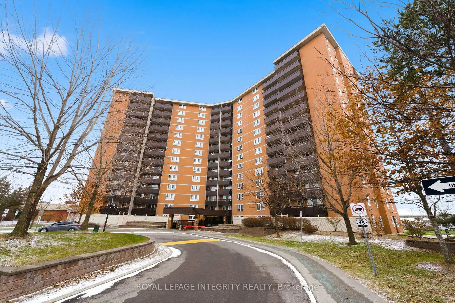 Photo 1 of Unit 401, 2000 Jasmine Crescent, Ottawa, Beacon Hill South — HOMEH