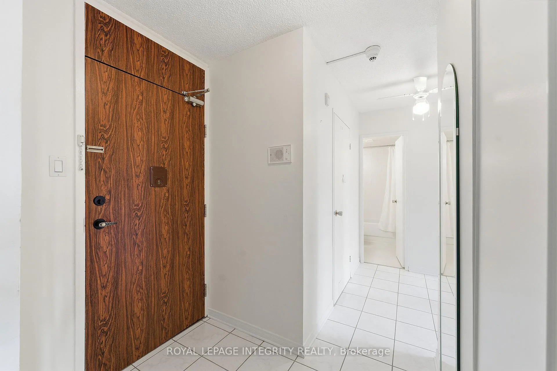 Photo 2 of Unit 401, 2000 Jasmine Crescent, Ottawa, Beacon Hill South — HOMEH