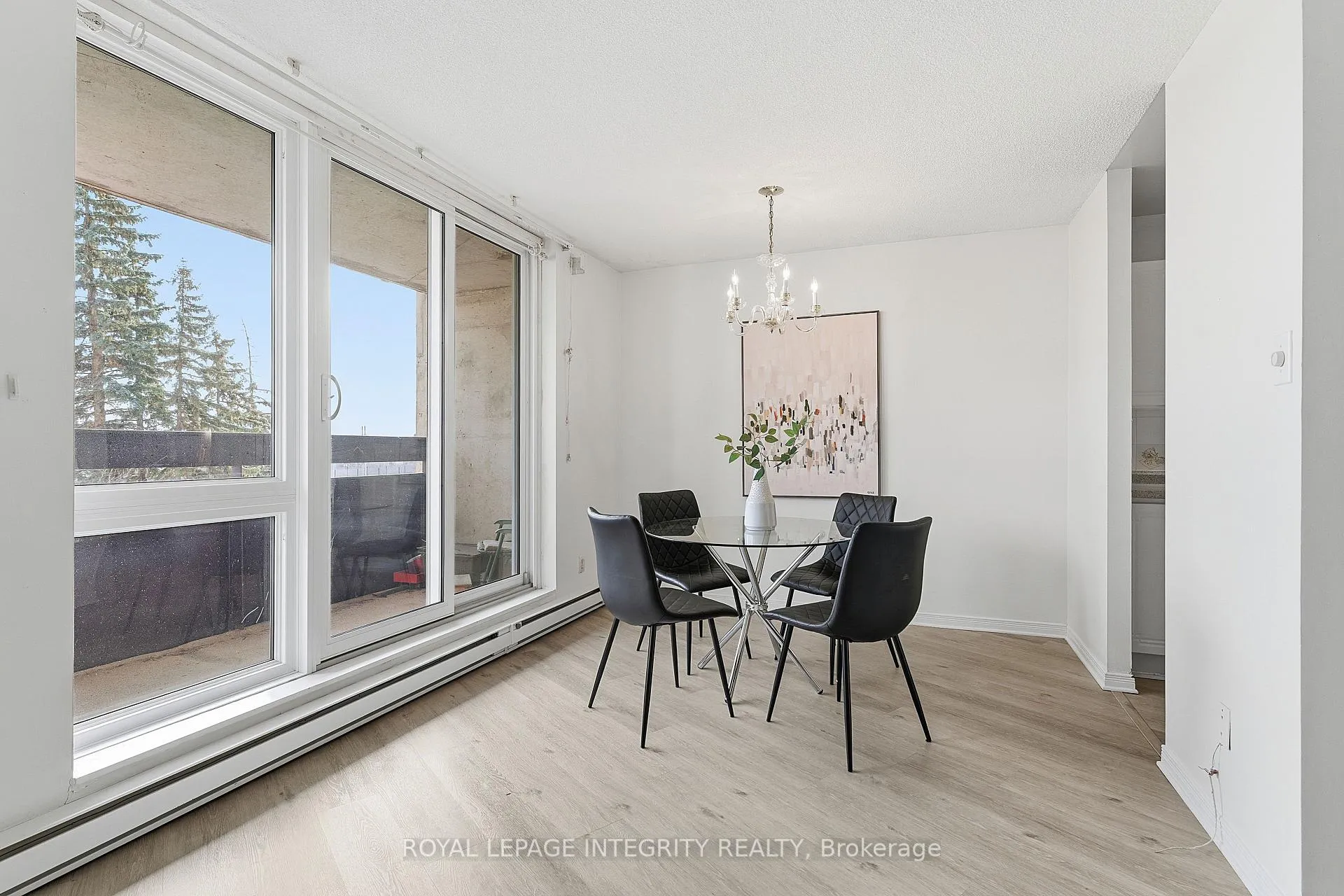 Photo 6 of Unit 401, 2000 Jasmine Crescent, Ottawa, Beacon Hill South — HOMEH
