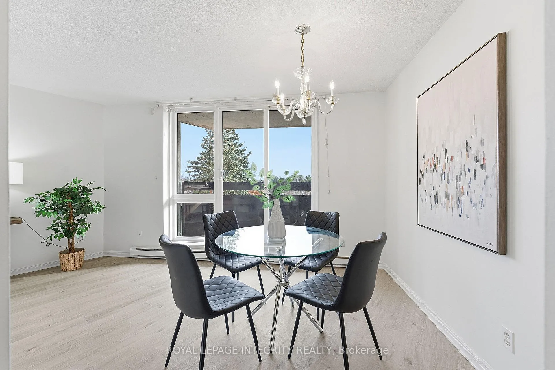 Photo 7 of Unit 401, 2000 Jasmine Crescent, Ottawa, Beacon Hill South — HOMEH