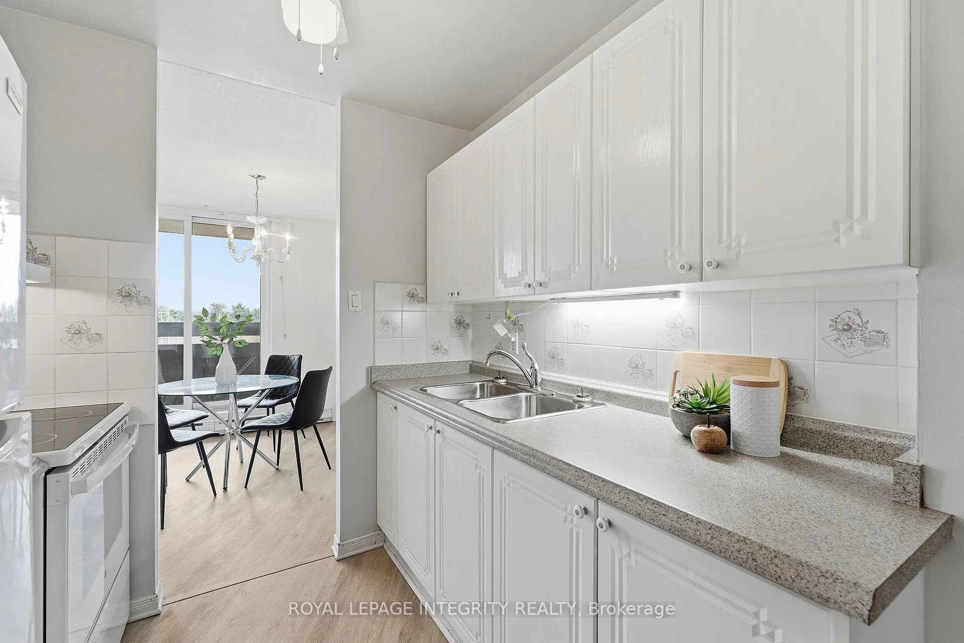 Photo 12 of Unit 401, 2000 Jasmine Crescent, Ottawa, Beacon Hill South — HOMEH