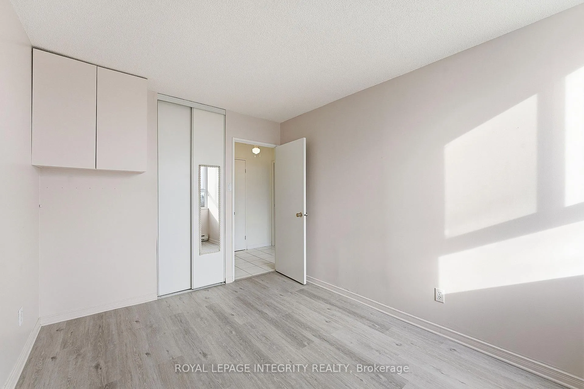 Photo 15 of Unit 401, 2000 Jasmine Crescent, Ottawa, Beacon Hill South — HOMEH