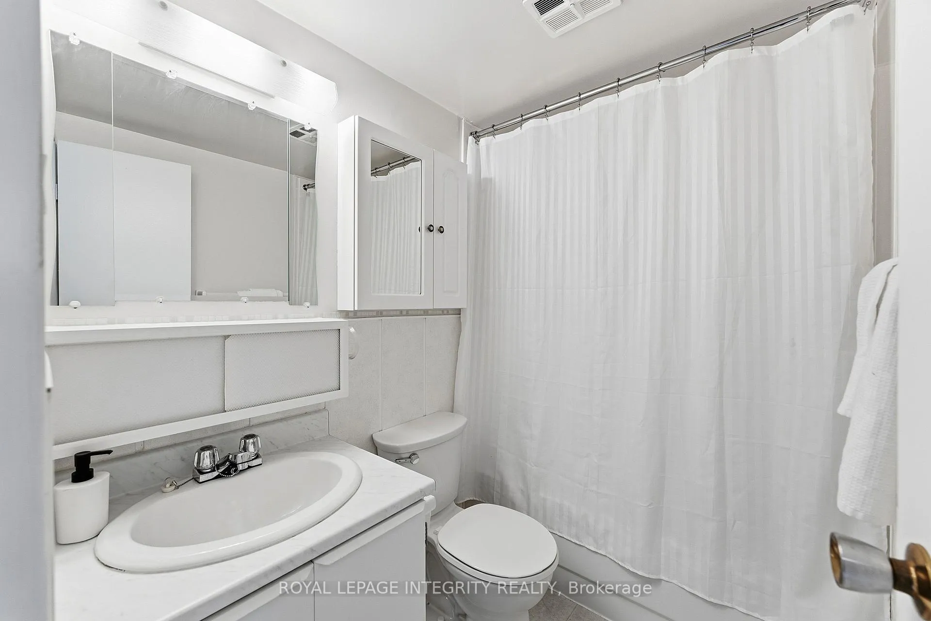 Photo 18 of Unit 401, 2000 Jasmine Crescent, Ottawa, Beacon Hill South — HOMEH
