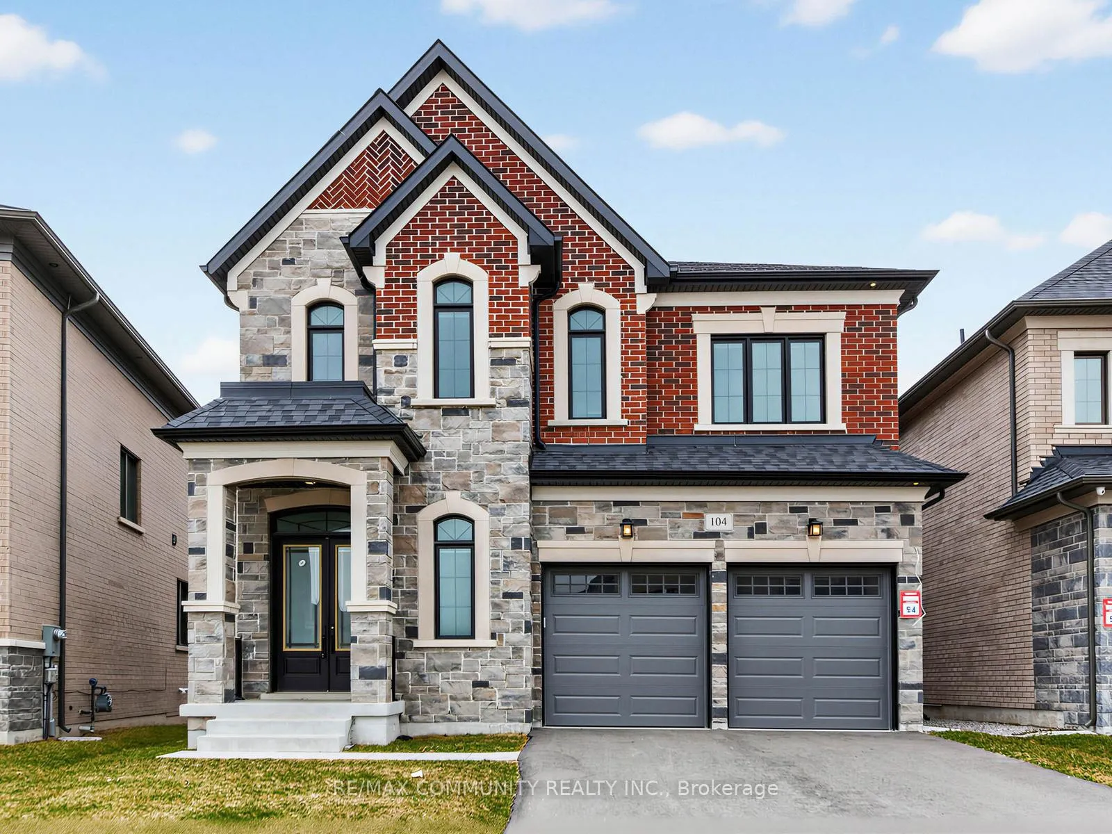 Photo 2 of 104 Greville Street E, Vaughan, Vellore Village — HOMEH