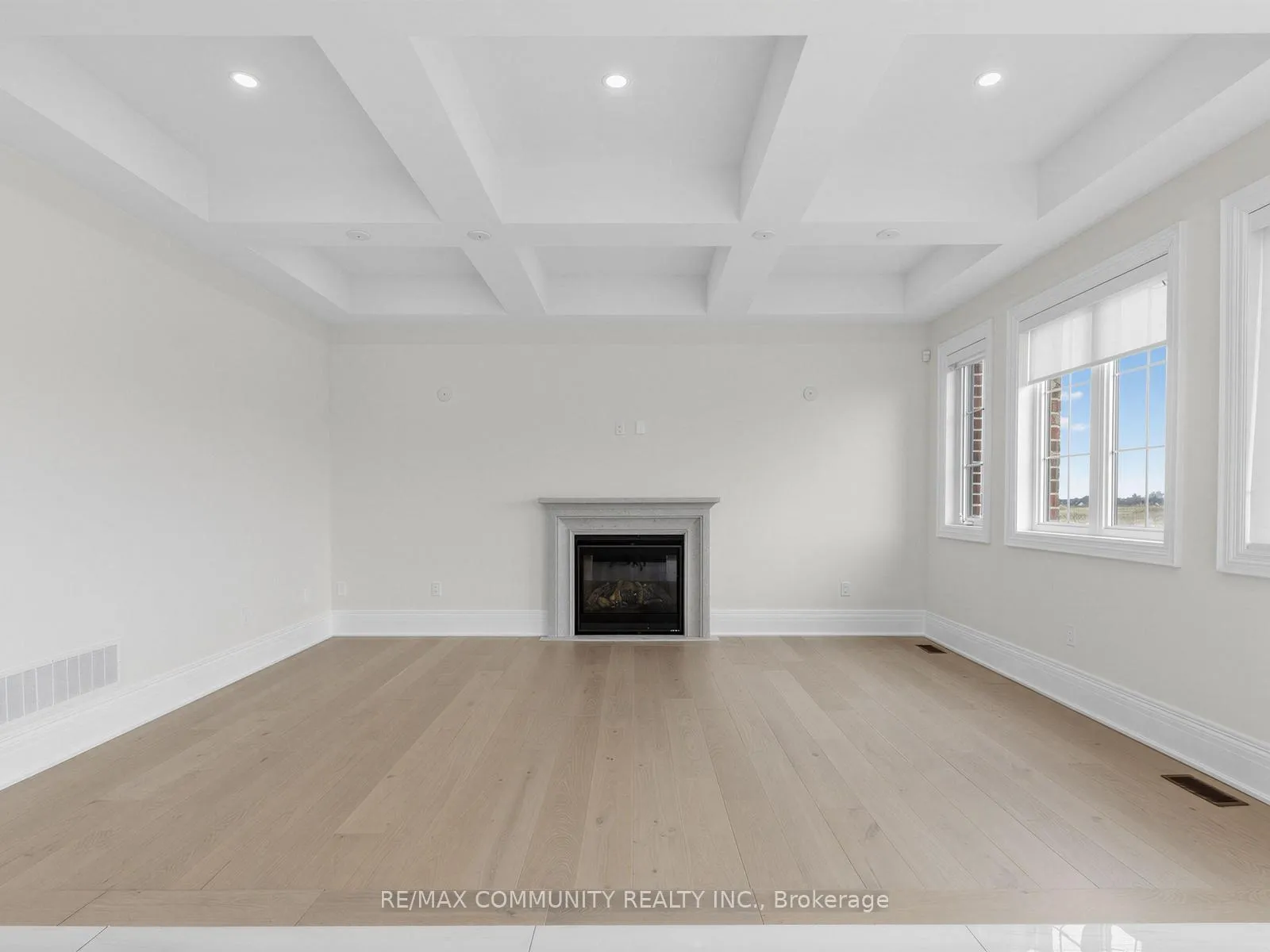 Photo 8 of 104 Greville Street E, Vaughan, Vellore Village — HOMEH
