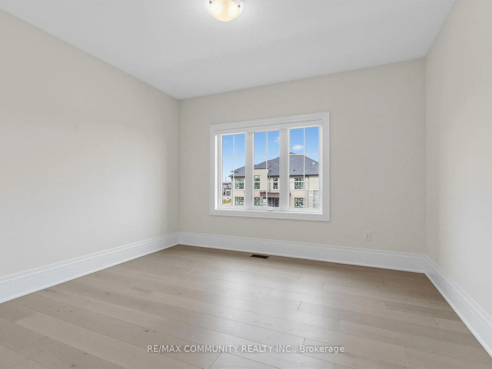 Photo 23 of 104 Greville Street E, Vaughan, Vellore Village — HOMEH