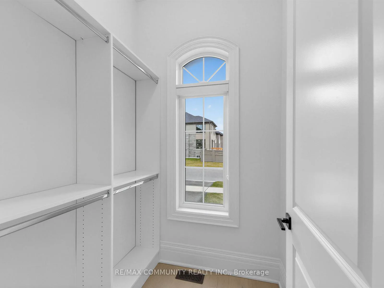 Photo 35 of 104 Greville Street E, Vaughan, Vellore Village — HOMEH