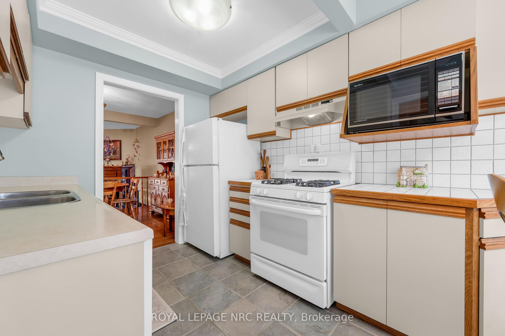 Photo 8 of Unit 3, 15 Ellington Avenue, Hamilton, Stoney Creek — HOMEH