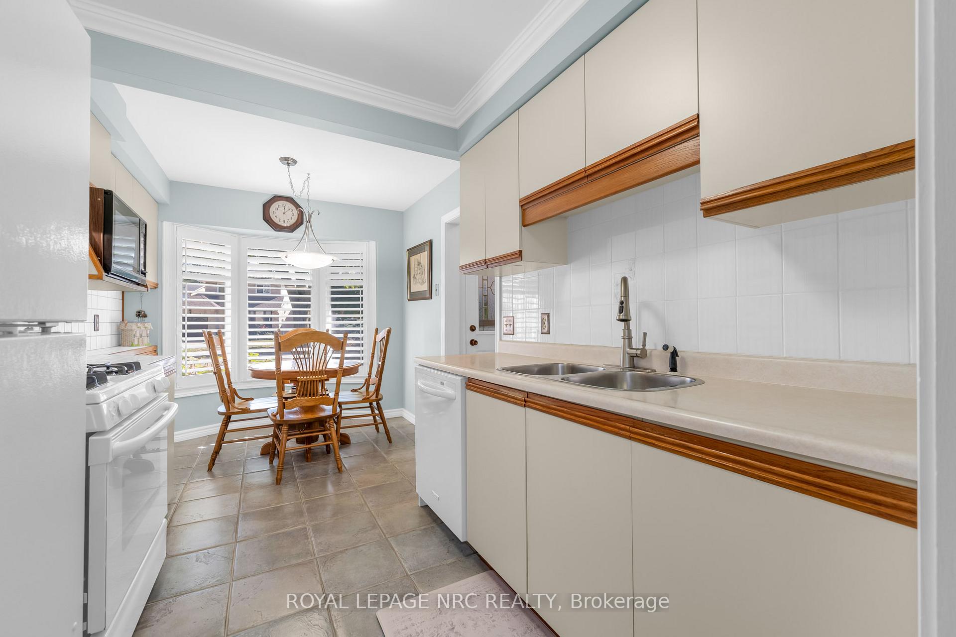 Photo 11 of Unit 3, 15 Ellington Avenue, Hamilton, Stoney Creek — HOMEH