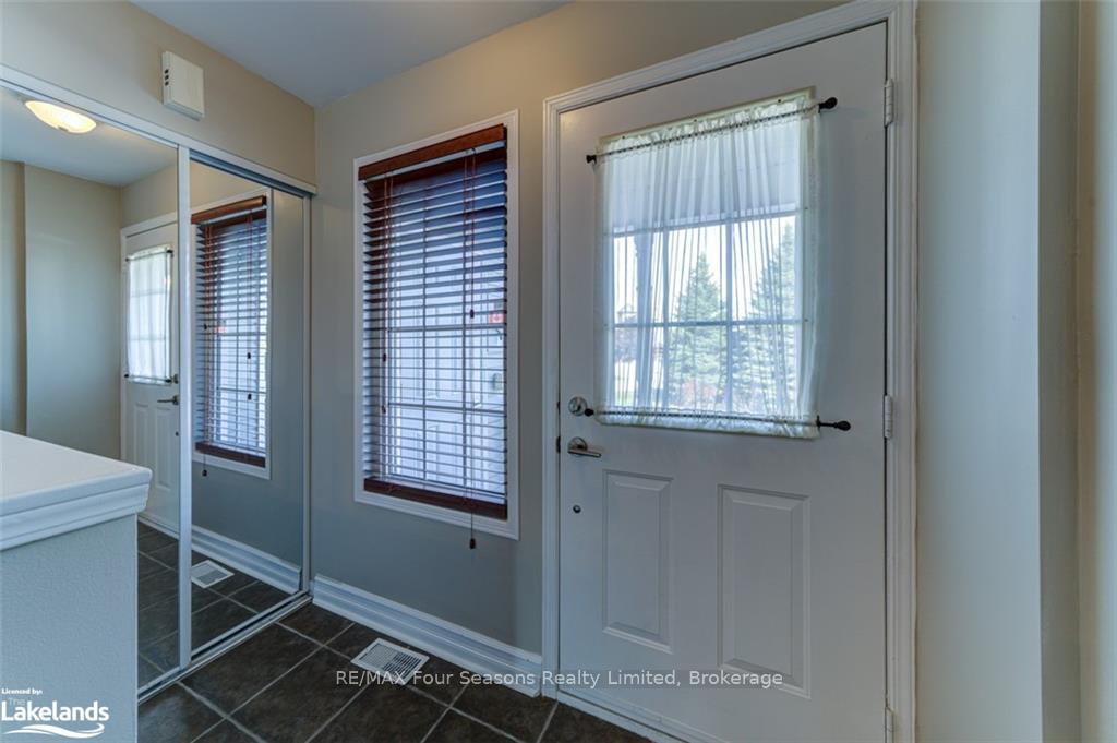 Photo 11 of 4 Royalton Lane, Collingwood — HOMEH