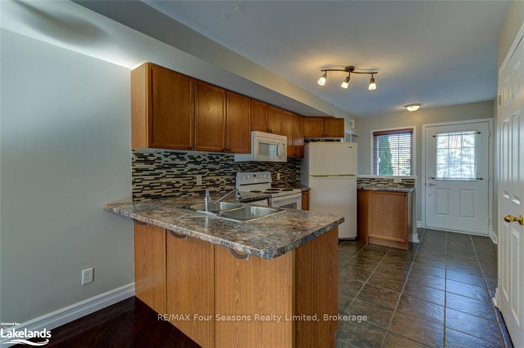 Photo 12 of 4 Royalton Lane, Collingwood — HOMEH