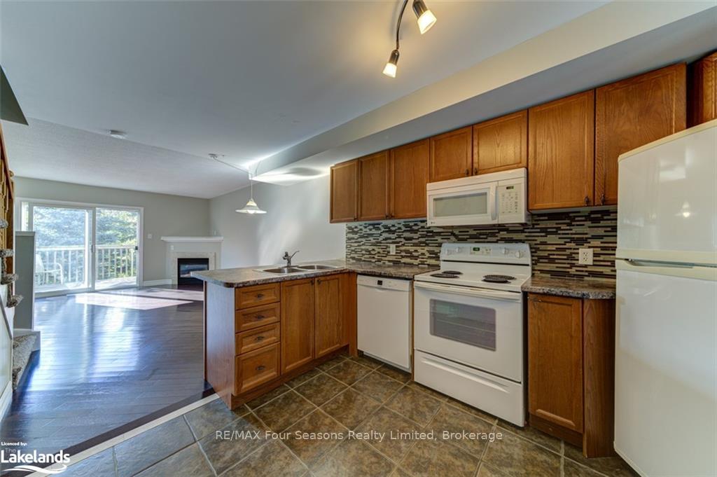 Photo 14 of 4 Royalton Lane, Collingwood — HOMEH